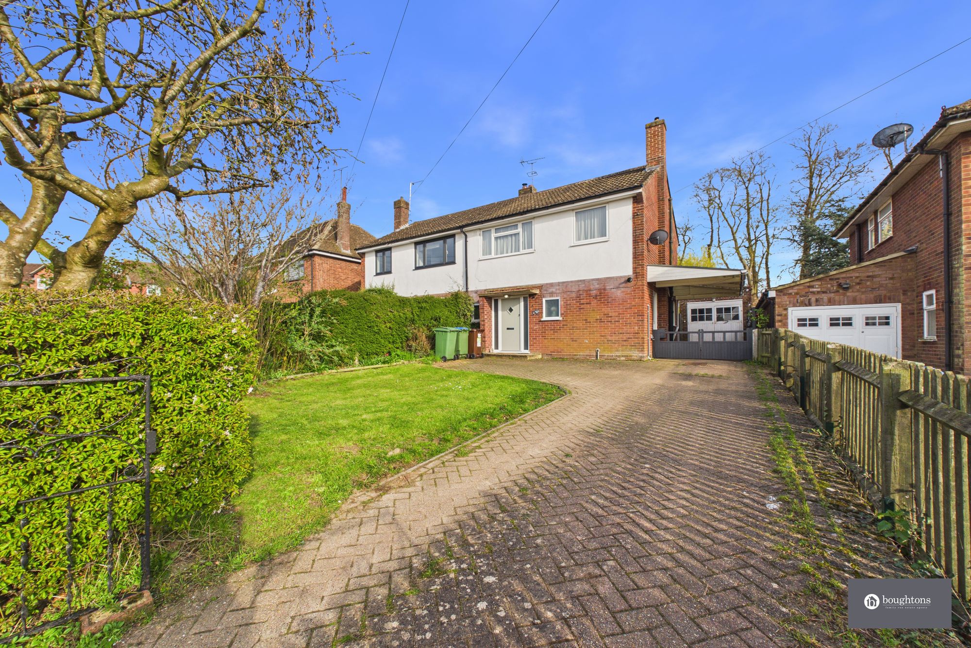 3 bed semi-detached house for sale in Highlands Road, Buckingham, MK18 - Property Image 1