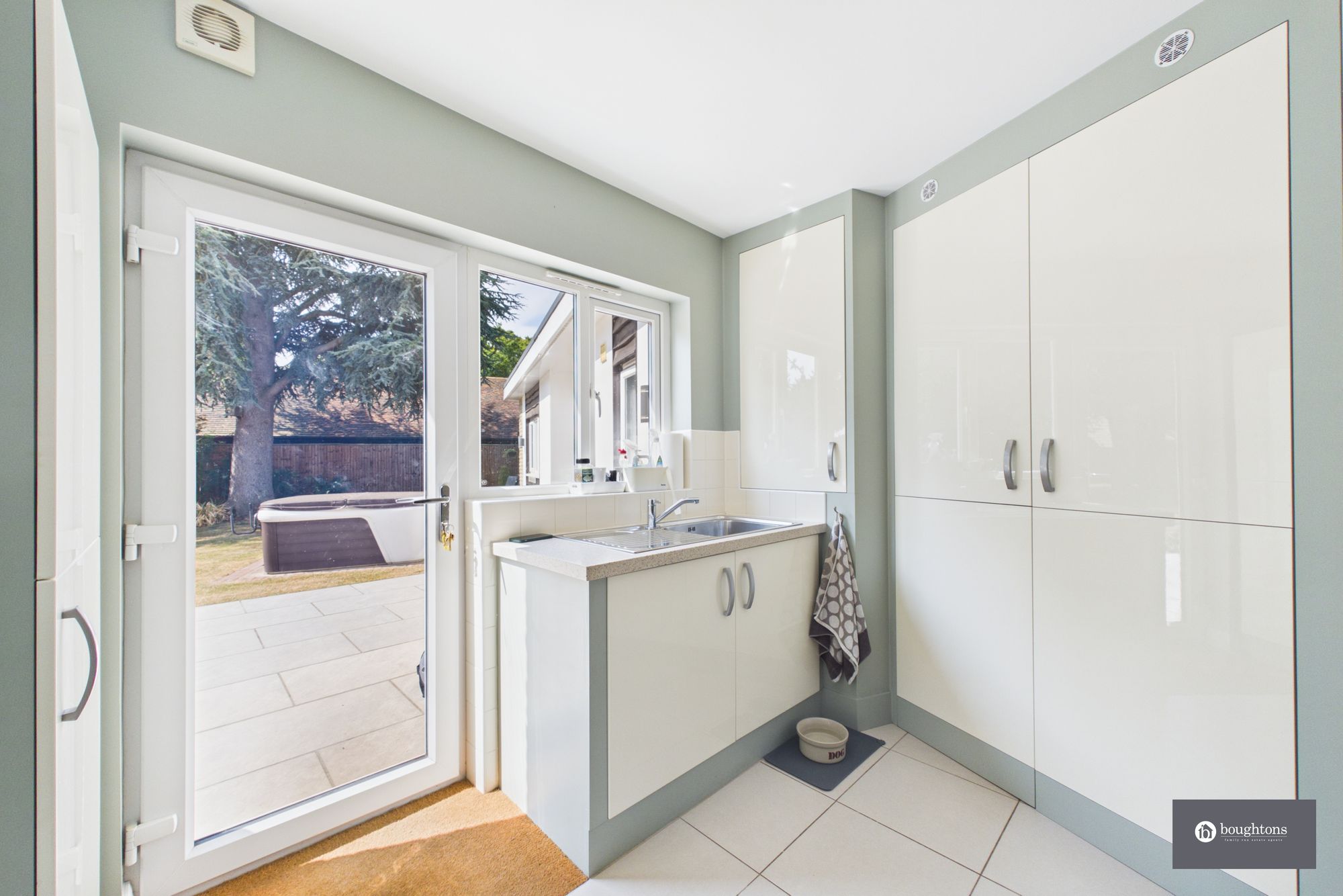 5 bed detached house for sale in Pound Close, Wicken, MK19  - Property Image 6