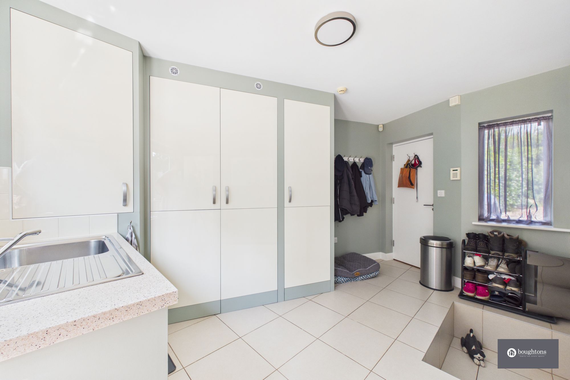 5 bed detached house for sale in Pound Close, Wicken, MK19  - Property Image 7