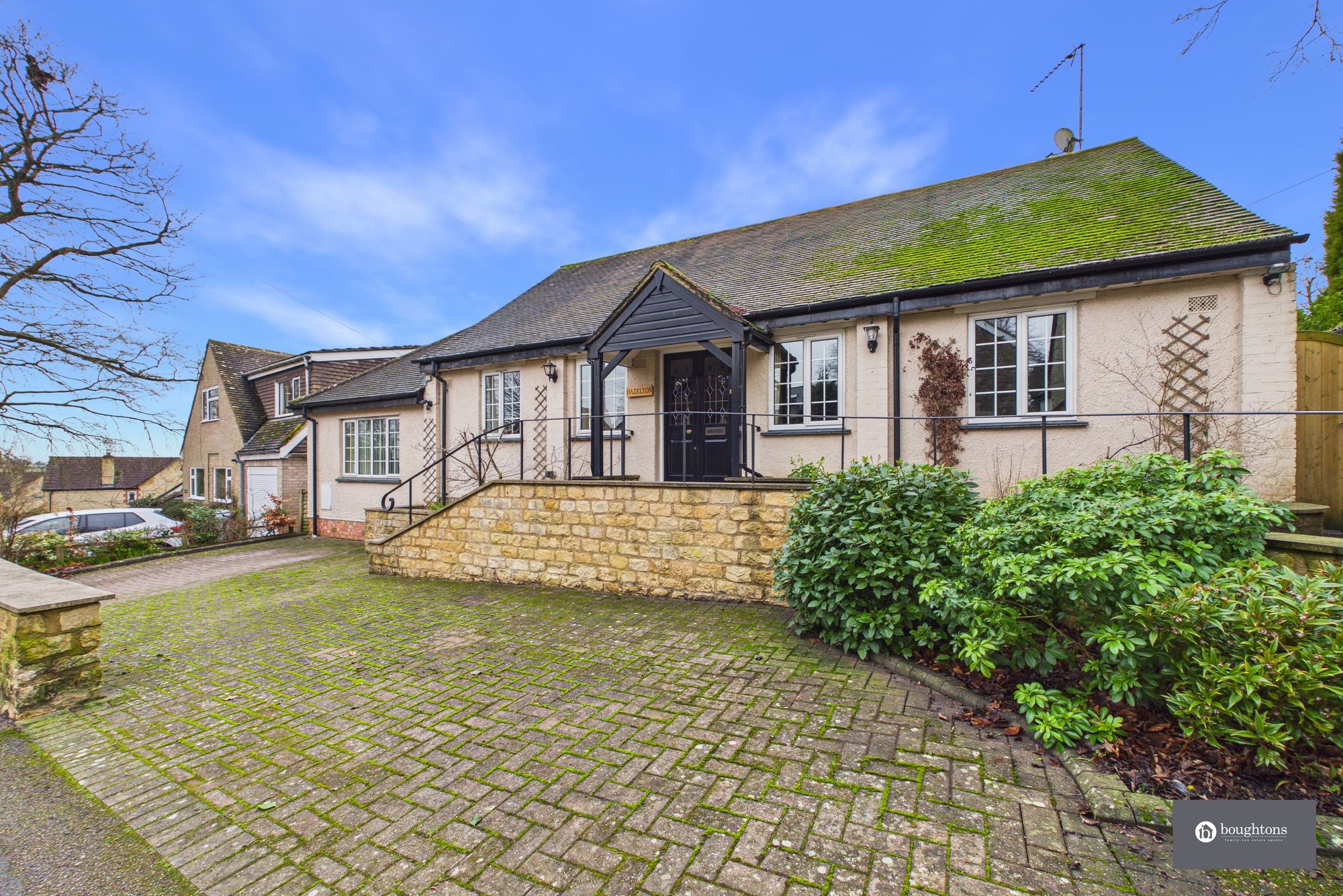 3 bed detached bungalow for sale in Pebble Lane, Brackley, NN13