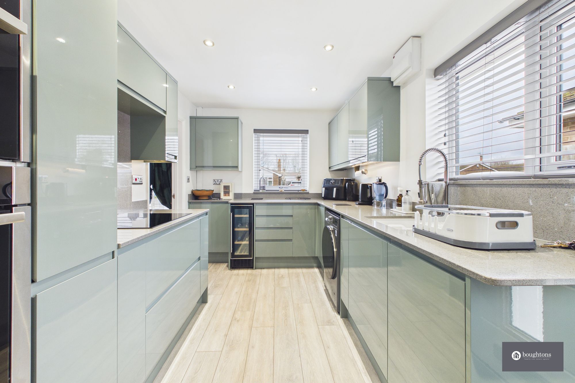 2 bed detached bungalow for sale in Ellesmere Crescent, Brackley, NN13  - Property Image 2