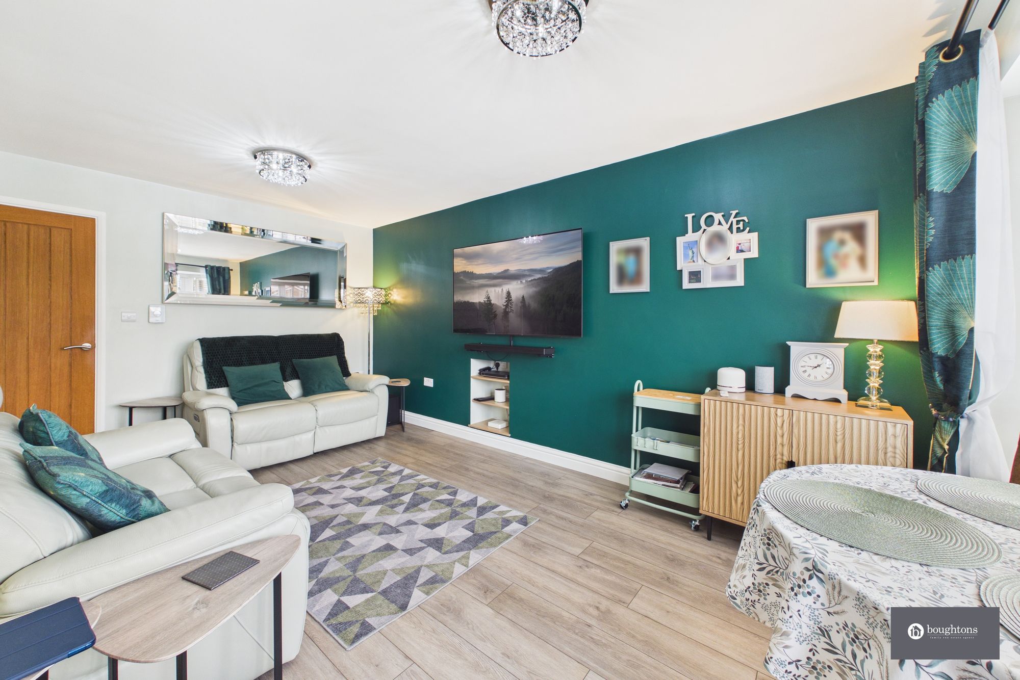 2 bed detached bungalow for sale in Ellesmere Crescent, Brackley, NN13  - Property Image 3