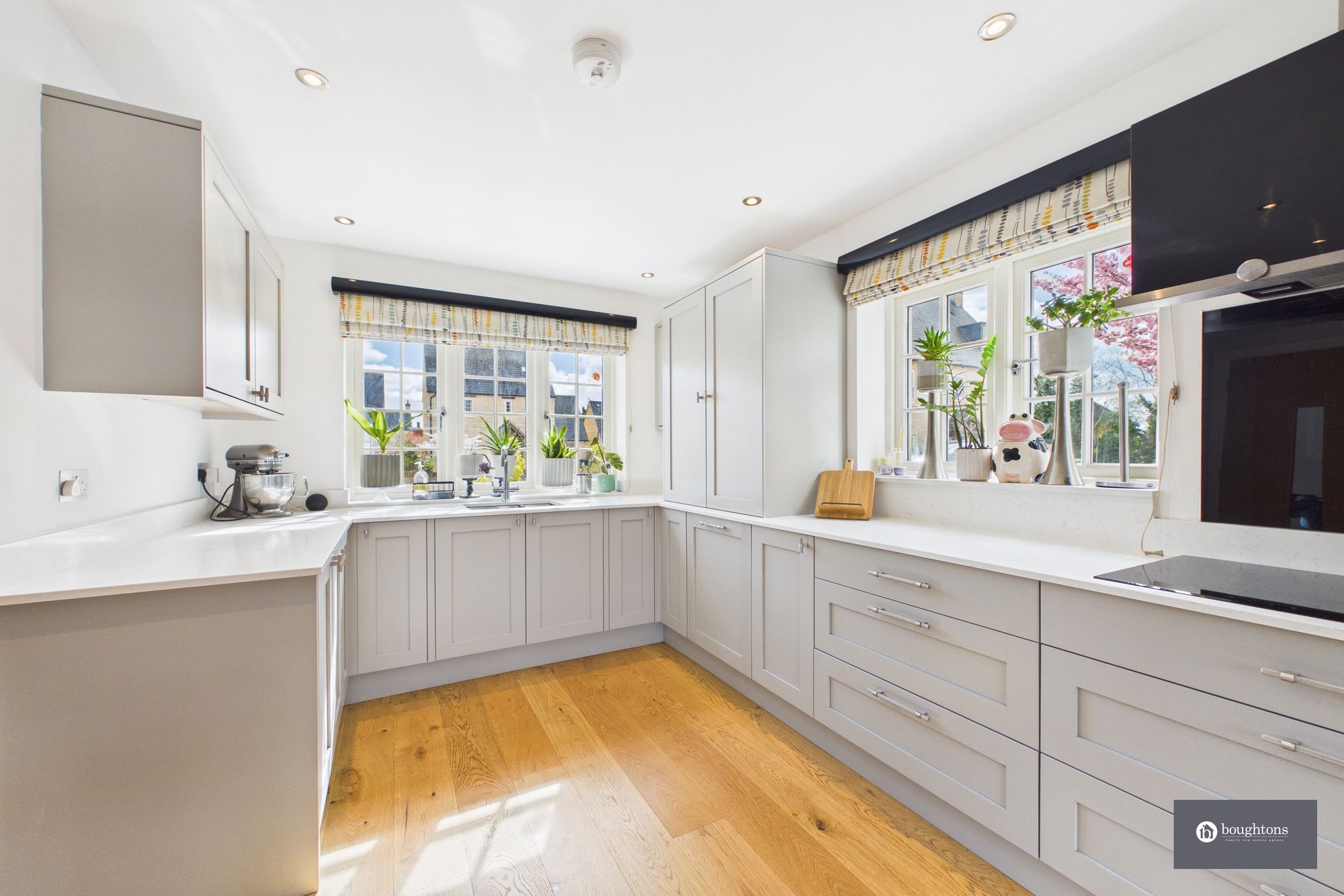 4 bed detached house for sale in Sycamore Close, Brackley, NN13  - Property Image 3