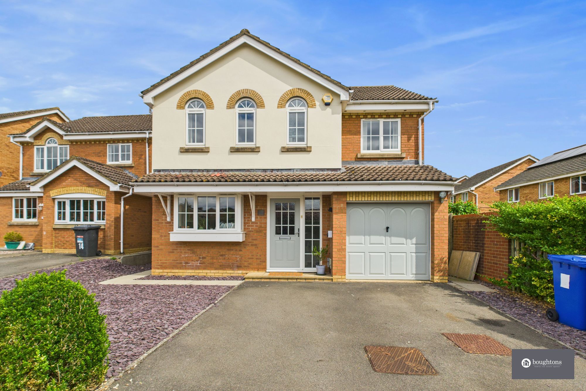 4 bed detached house for sale in Brewin Close, Brackley, NN13  - Property Image 1