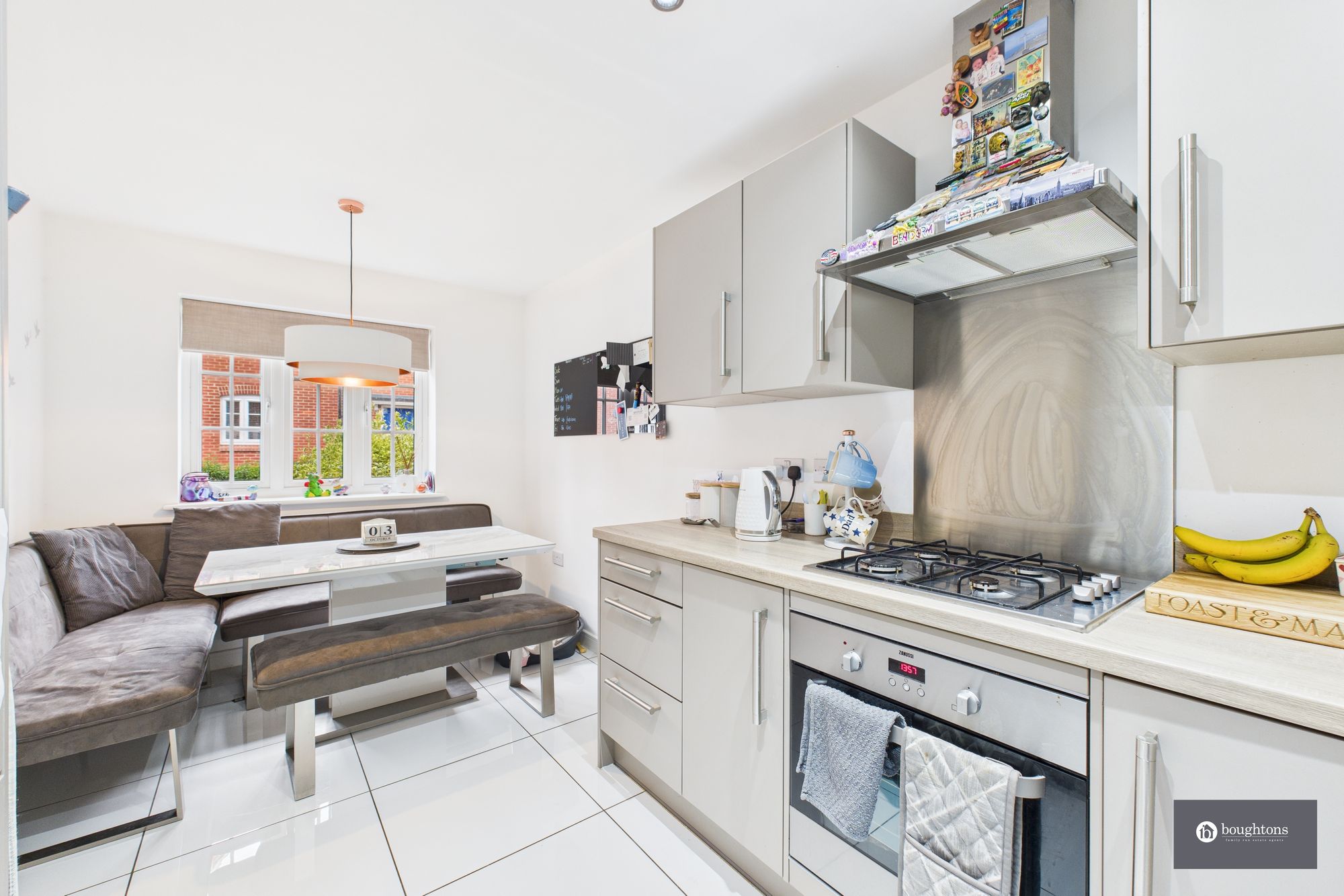 4 bed mid-terraced house for sale in Foxhills Way, Brackley, NN13  - Property Image 6