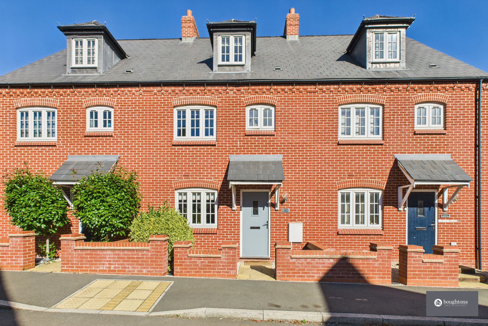 4 bed mid-terraced house for sale in Foxhills Way, Brackley, NN13  - Property Image 1