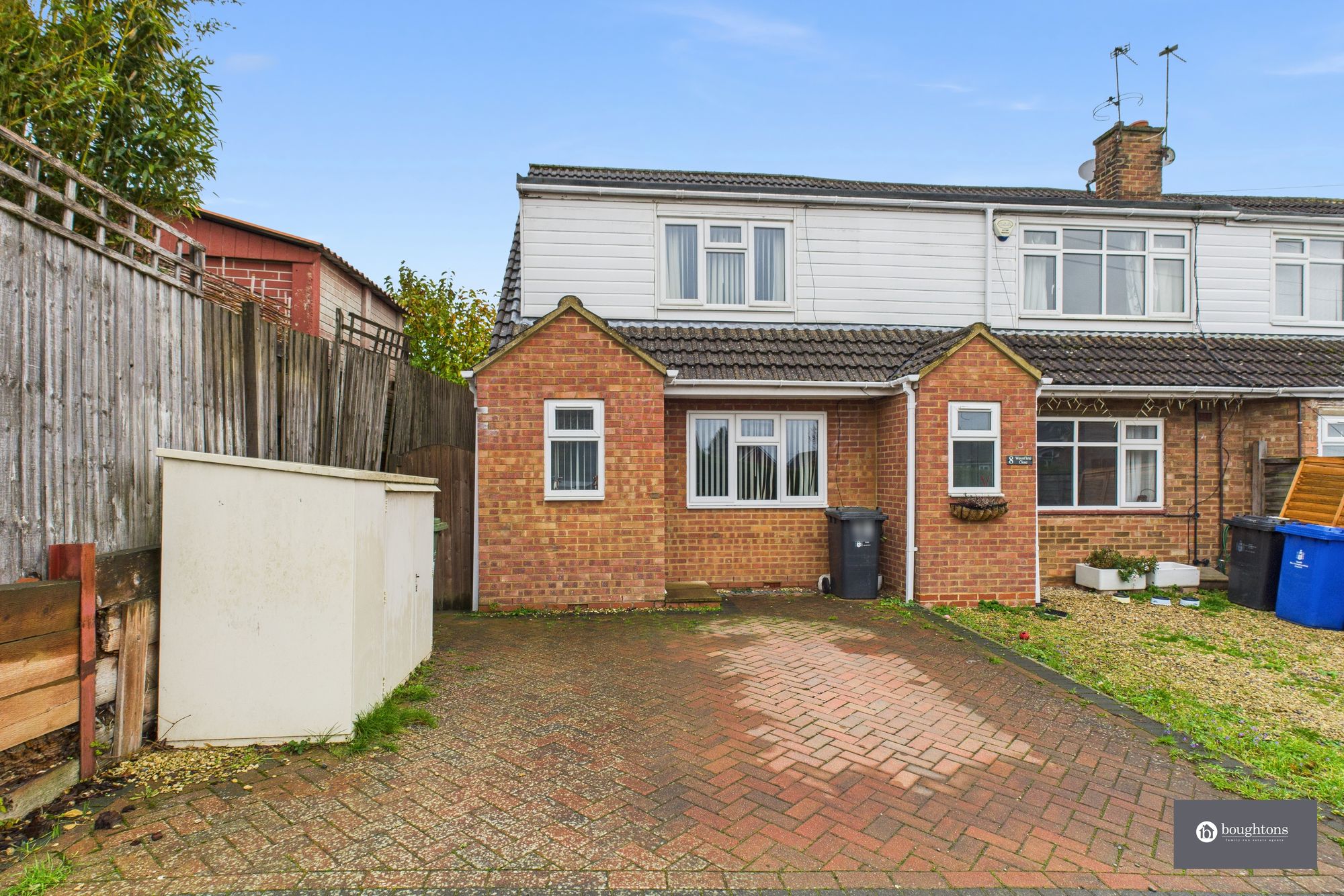 3 bed end of terrace house for sale in Waynflete Close, Brackley, NN13  - Property Image 1