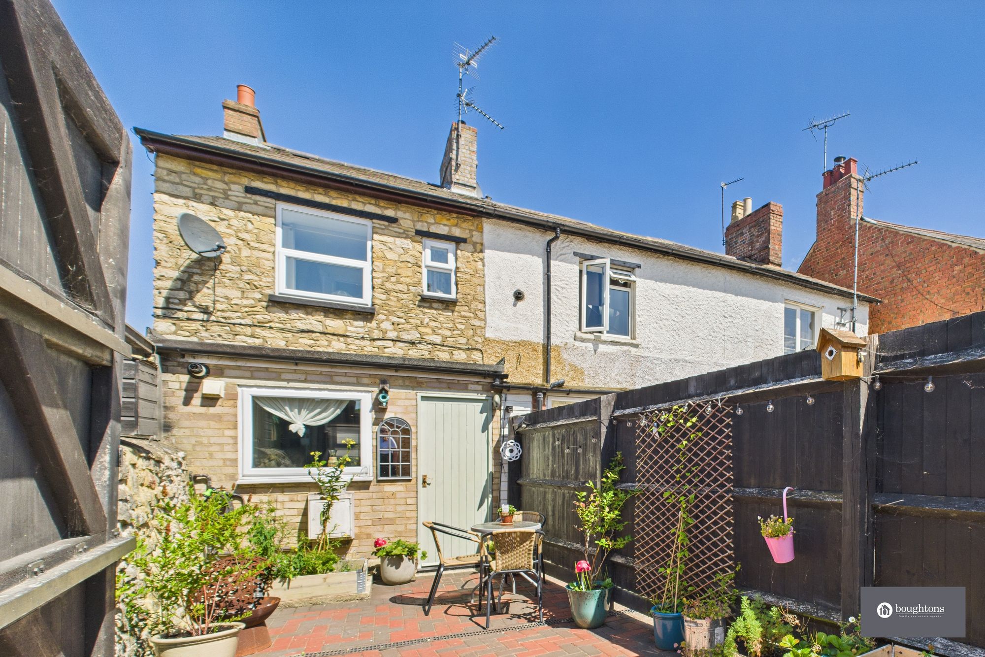 2 bed semi-detached house for sale in Manor Road, Brackley, NN13  - Property Image 1