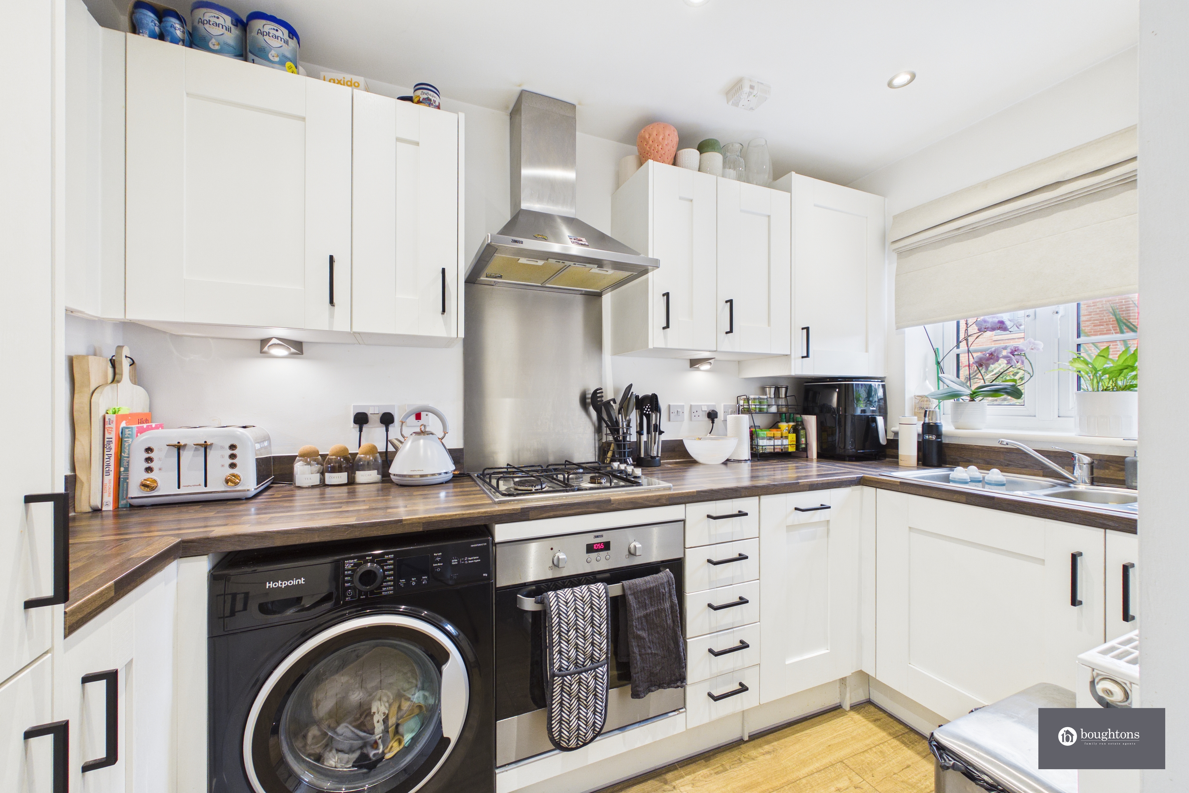 2 bed mid-terraced house for sale in Foxhills Way, Brackley, NN13  - Property Image 4