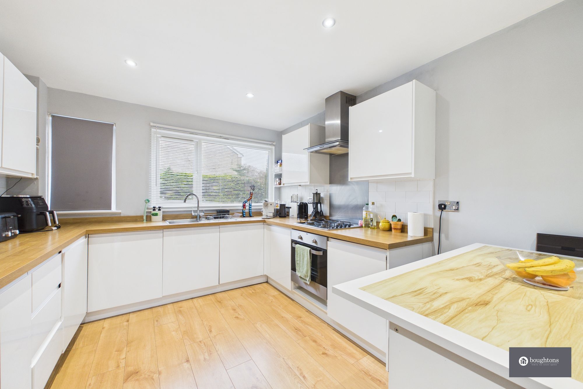 3 bed end of terrace house for sale in Westhill Close, Brackley, NN13  - Property Image 3