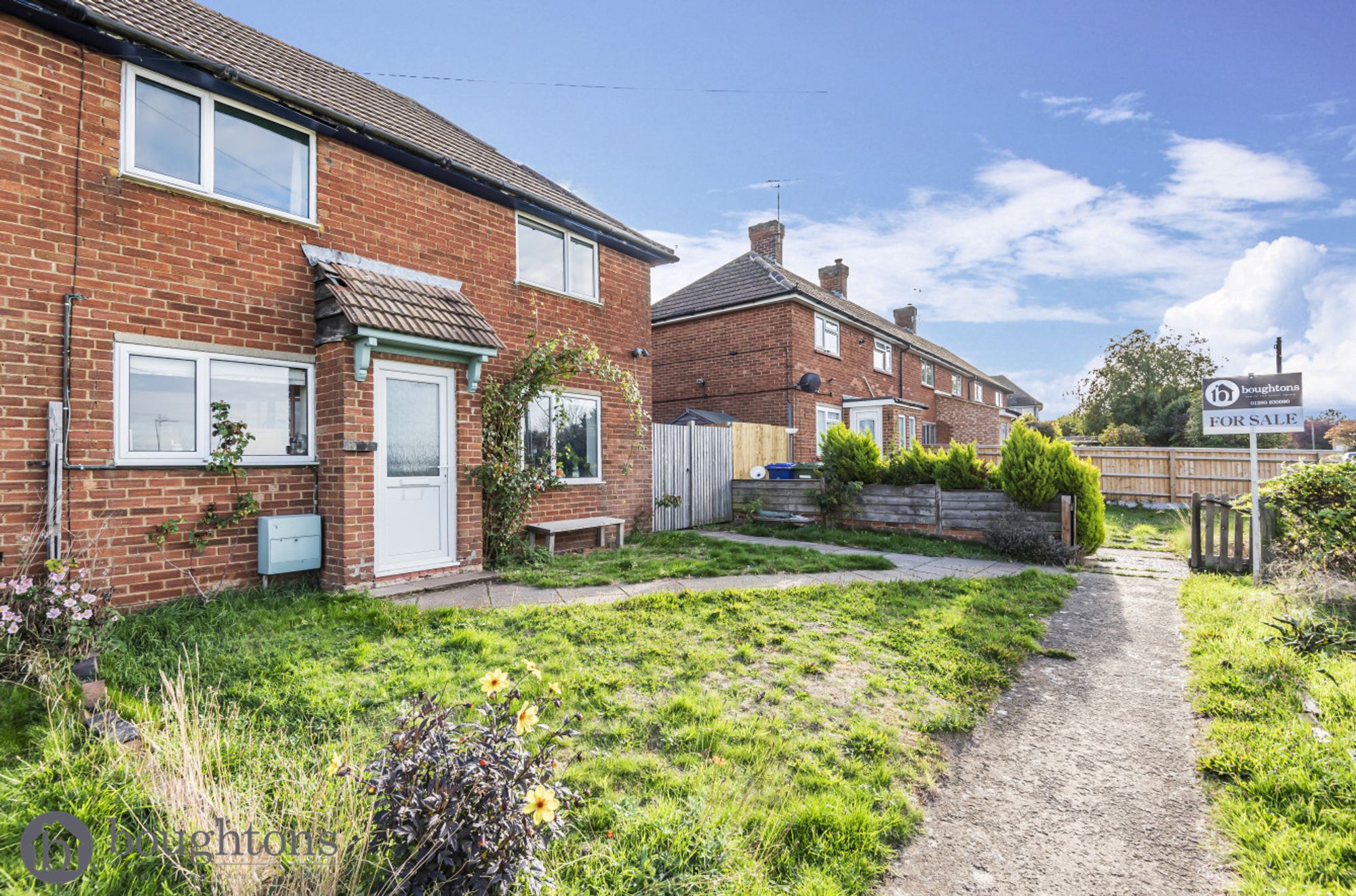 3 bed semi-detached house for sale in Banbury Road, Brackley, NN13 - Property Image 1