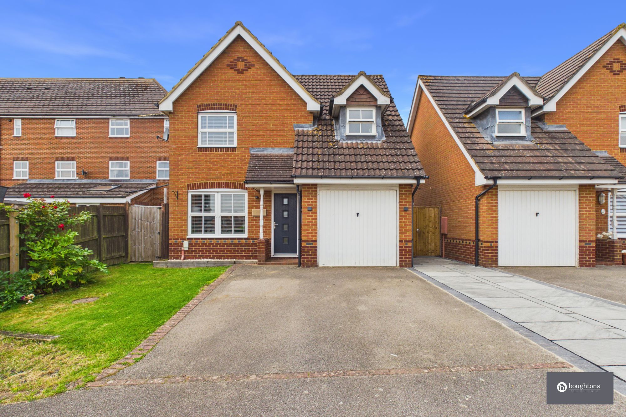 3 bed detached house for sale in Kestrel Crescent, Brackley, NN13  - Property Image 1