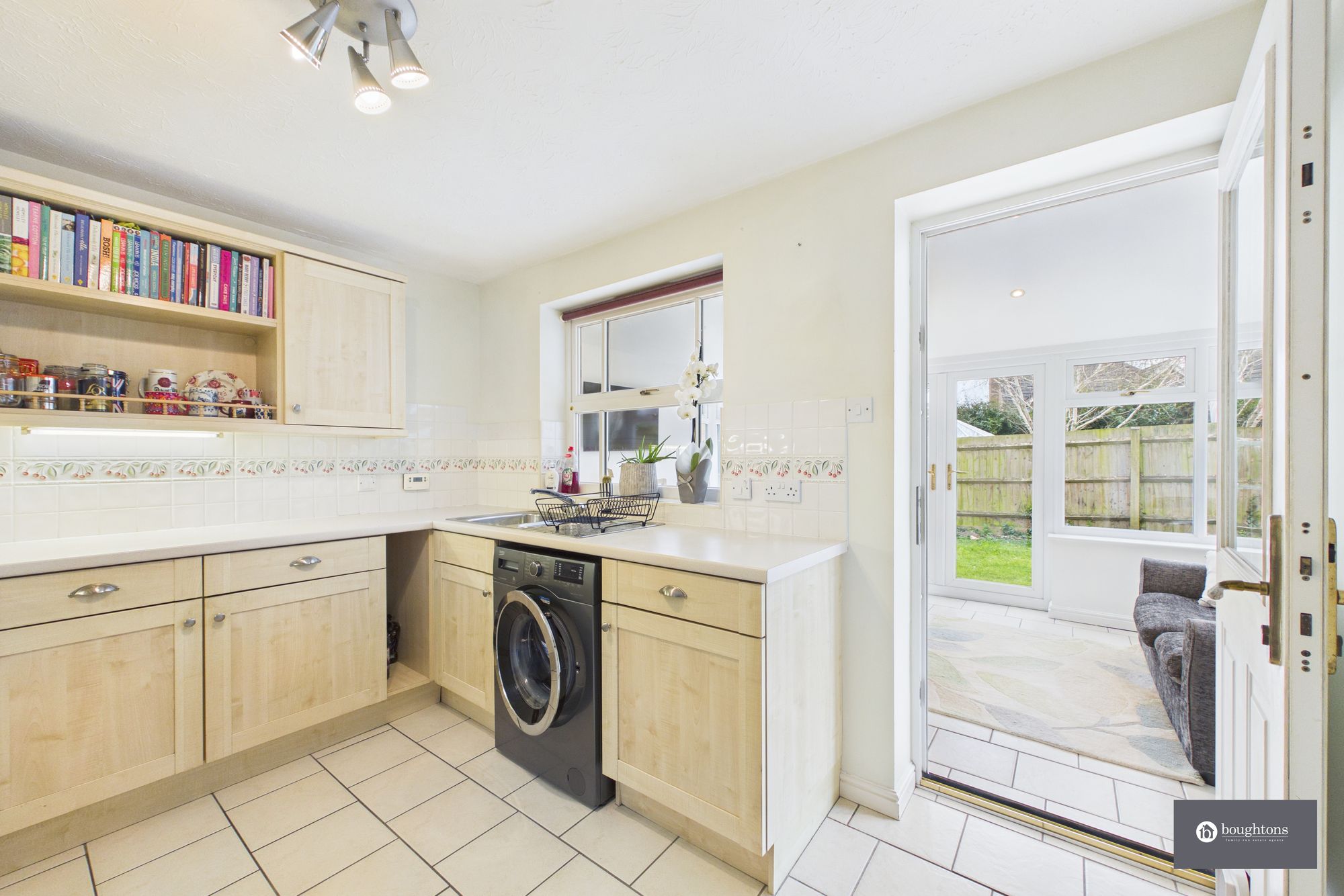 3 bed detached house for sale in Kingfisher Road, Brackley, NN13  - Property Image 15