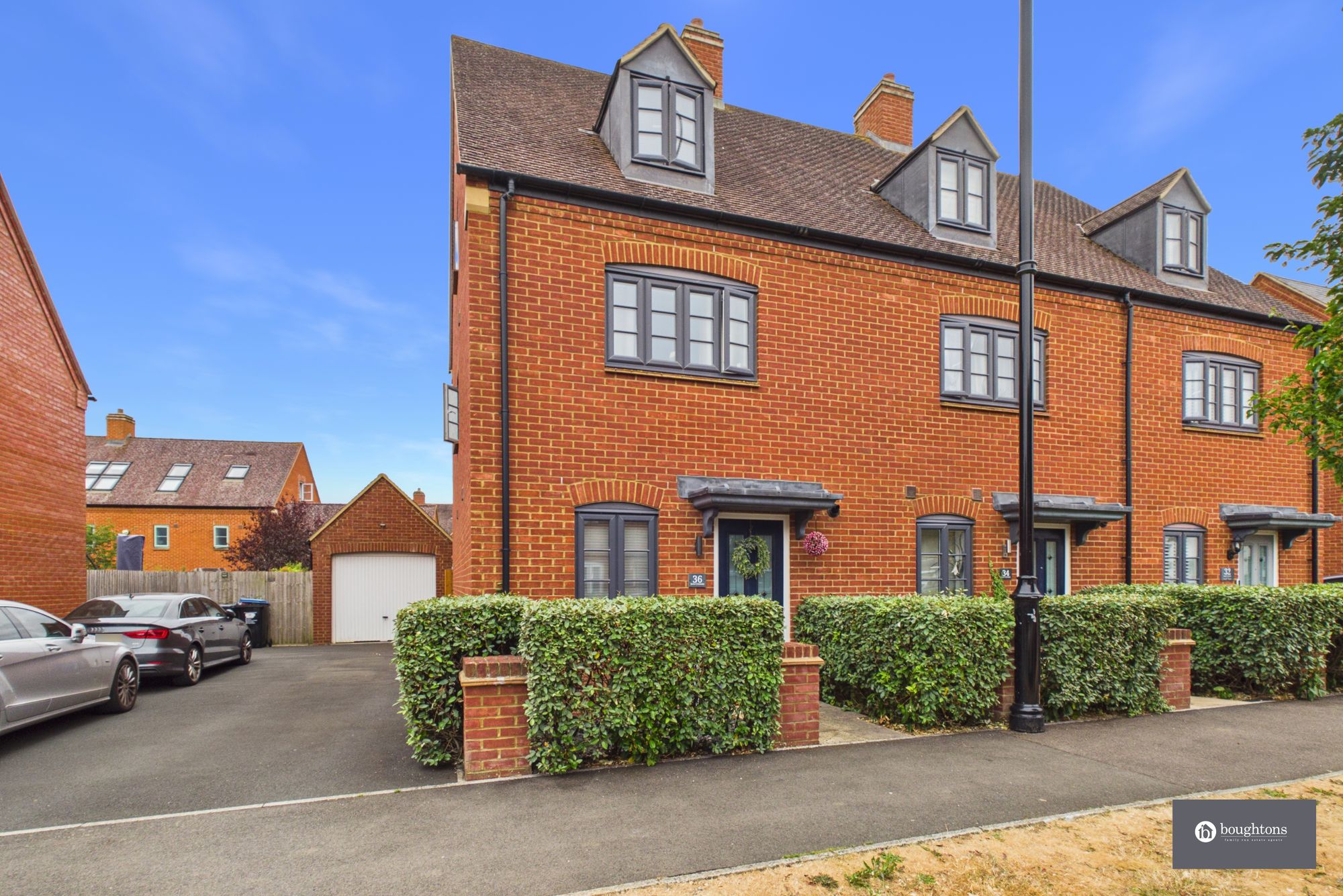 4 bed end of terrace house for sale in Juno Crescent, Brackley, NN13  - Property Image 1