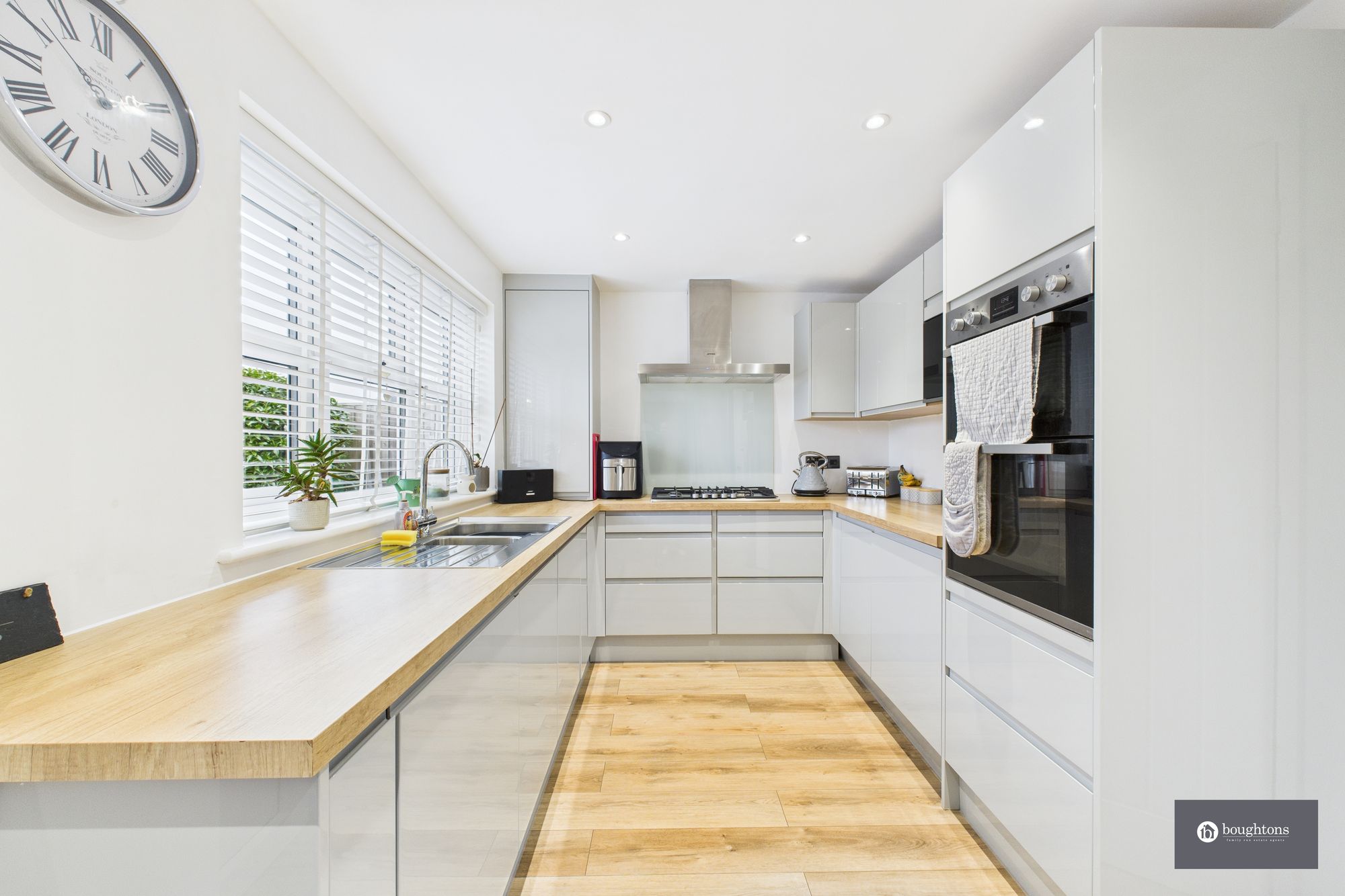 4 bed detached house for sale in Stuart Road, Brackley, NN13  - Property Image 2