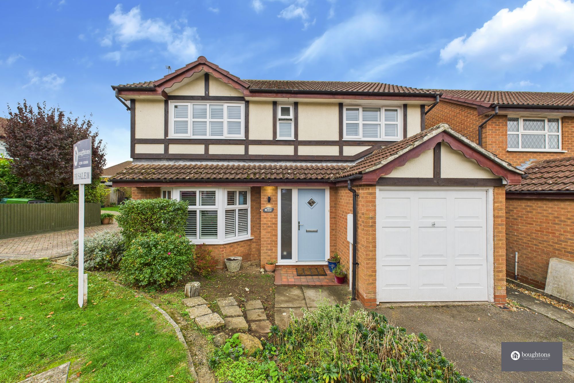 4 bed detached house for sale in Stuart Road, Brackley, NN13  - Property Image 1