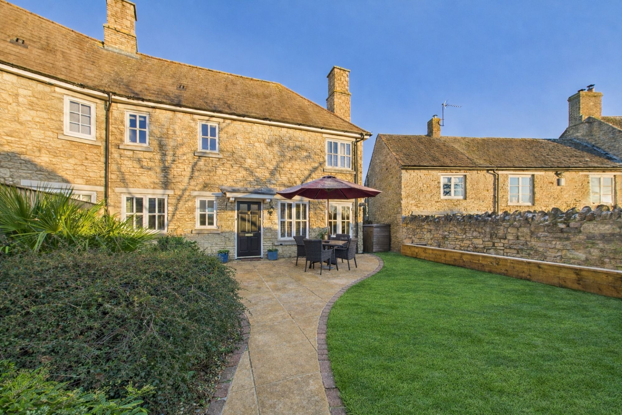 3 bed semi-detached house for sale in Hickman Close, Greatworth, OX17