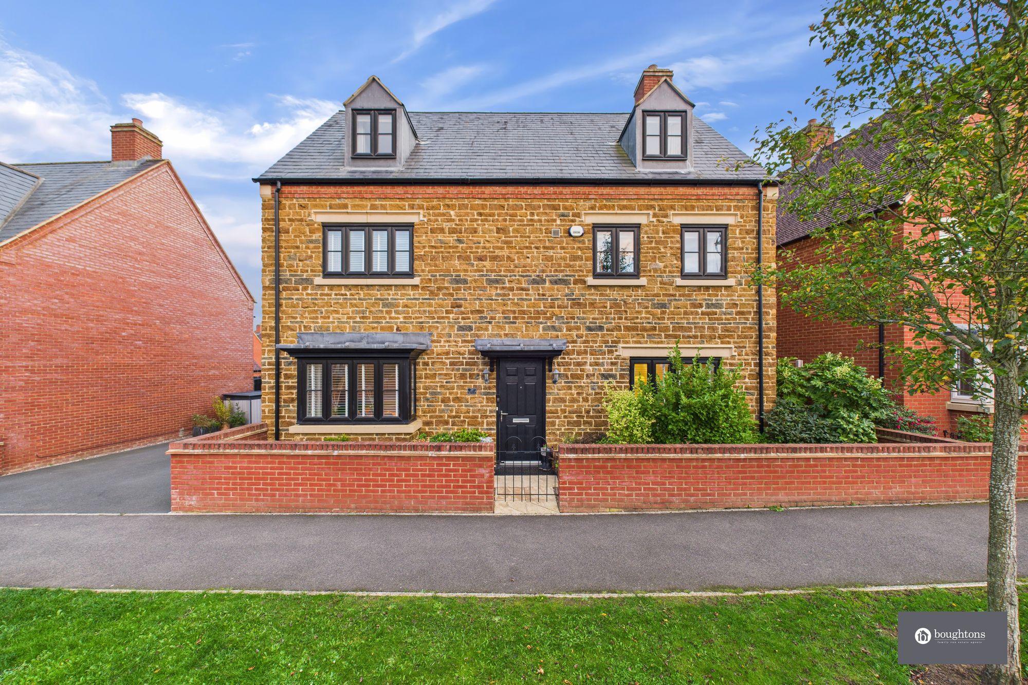 5 bed detached house for sale in Juno Crescent, Brackley, NN13  - Property Image 42