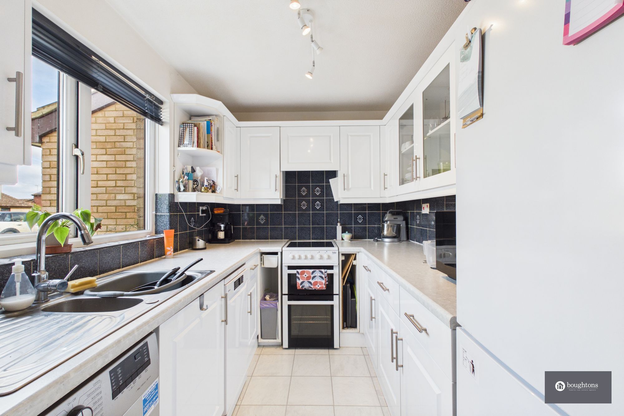 3 bed terraced house for sale in Glebe Close, Maids Moreton, MK18  - Property Image 5
