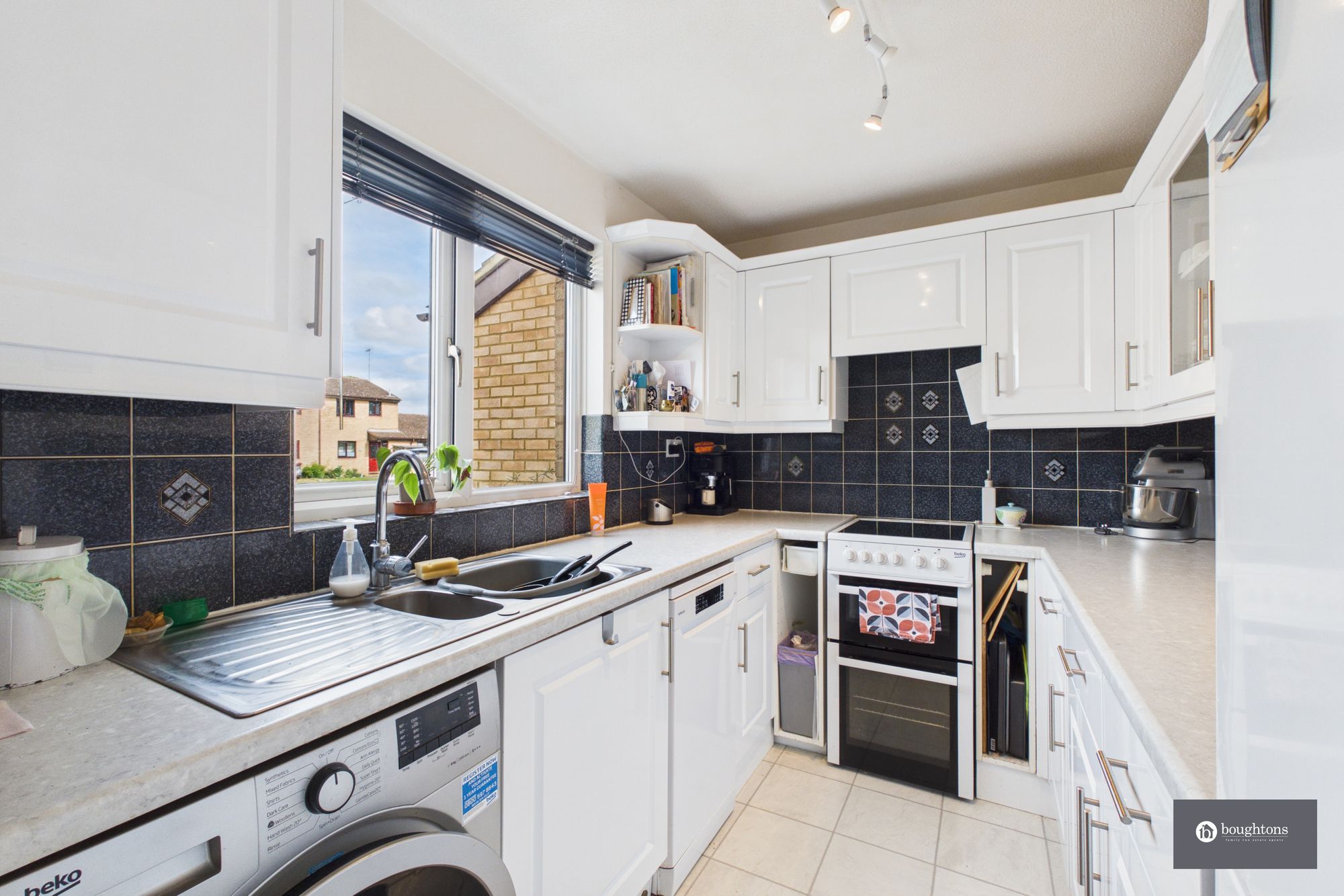 3 bed terraced house for sale in Glebe Close, Maids Moreton, MK18  - Property Image 4