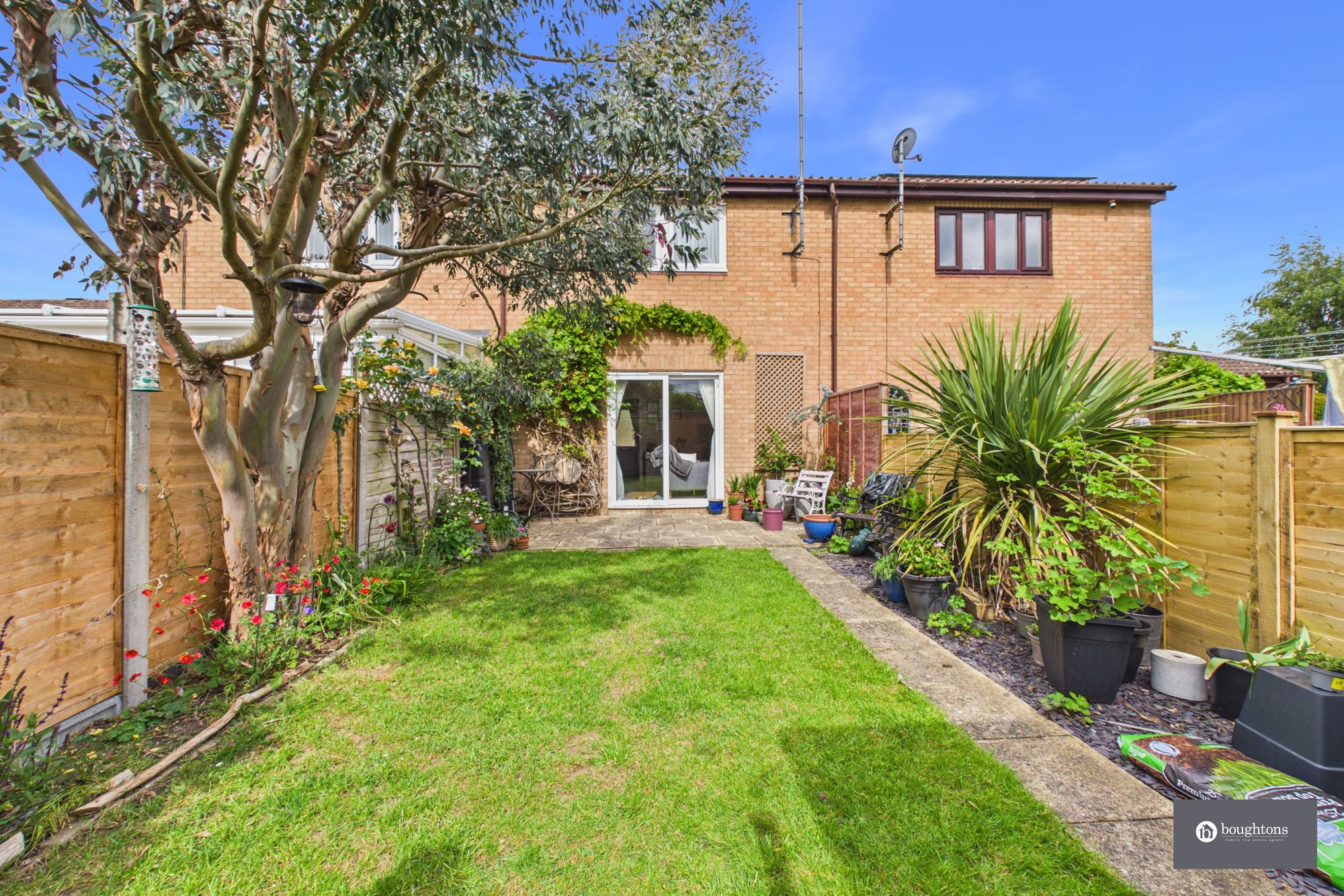 3 bed terraced house for sale in Glebe Close, Maids Moreton, MK18  - Property Image 2