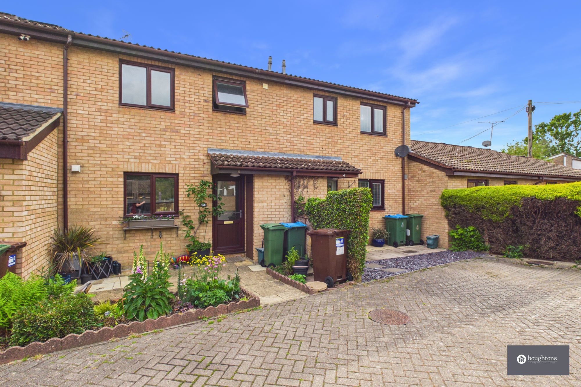 3 bed terraced house for sale in Glebe Close, Maids Moreton, MK18
