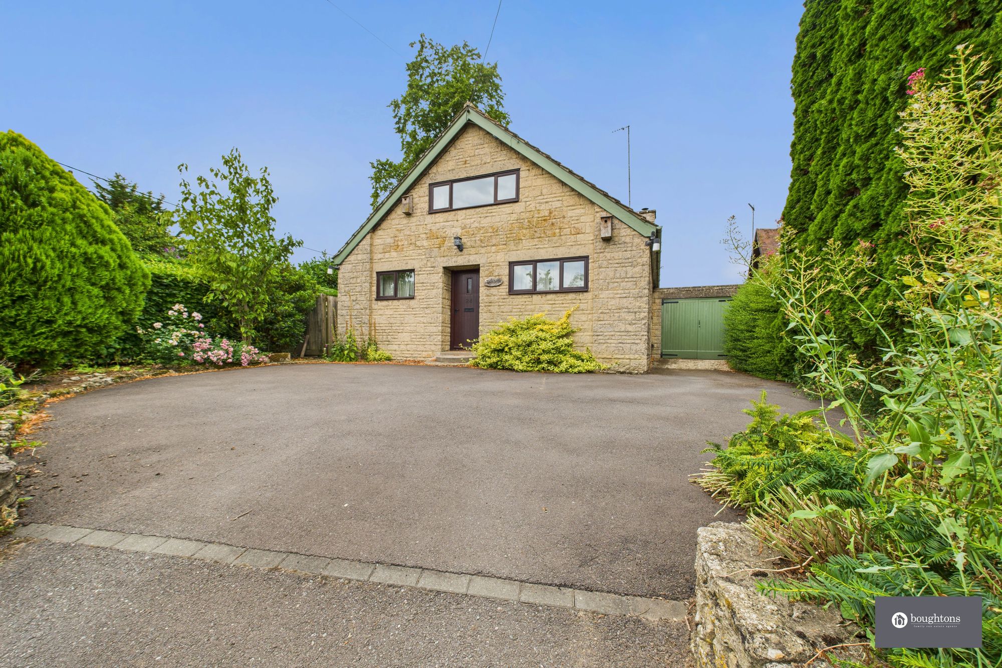 2 bed detached bungalow for sale in Church Street, Helmdon, NN13 - Property Image 1