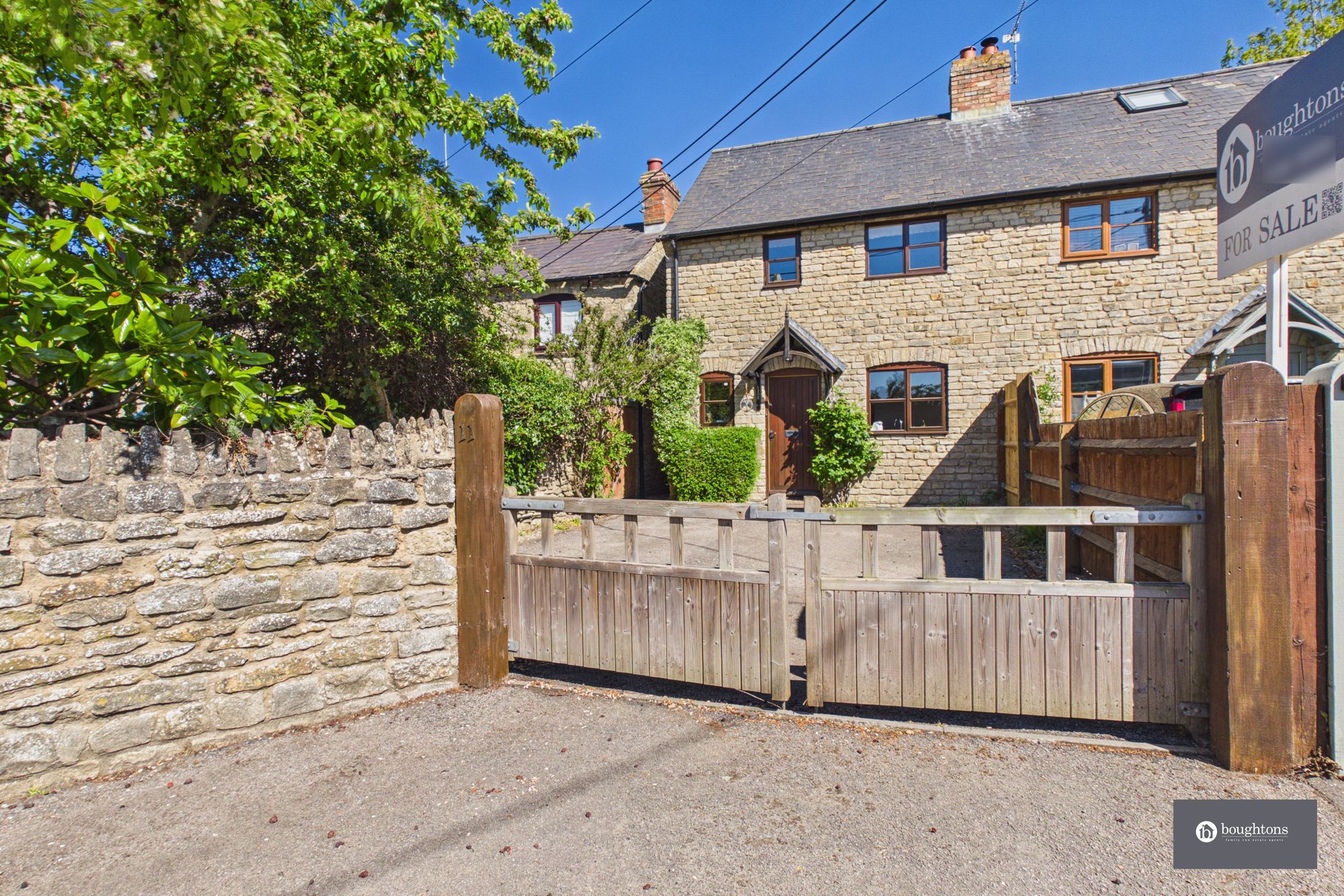 2 bed semi-detached house for sale in Park End, Croughton, NN13 - Property Image 1