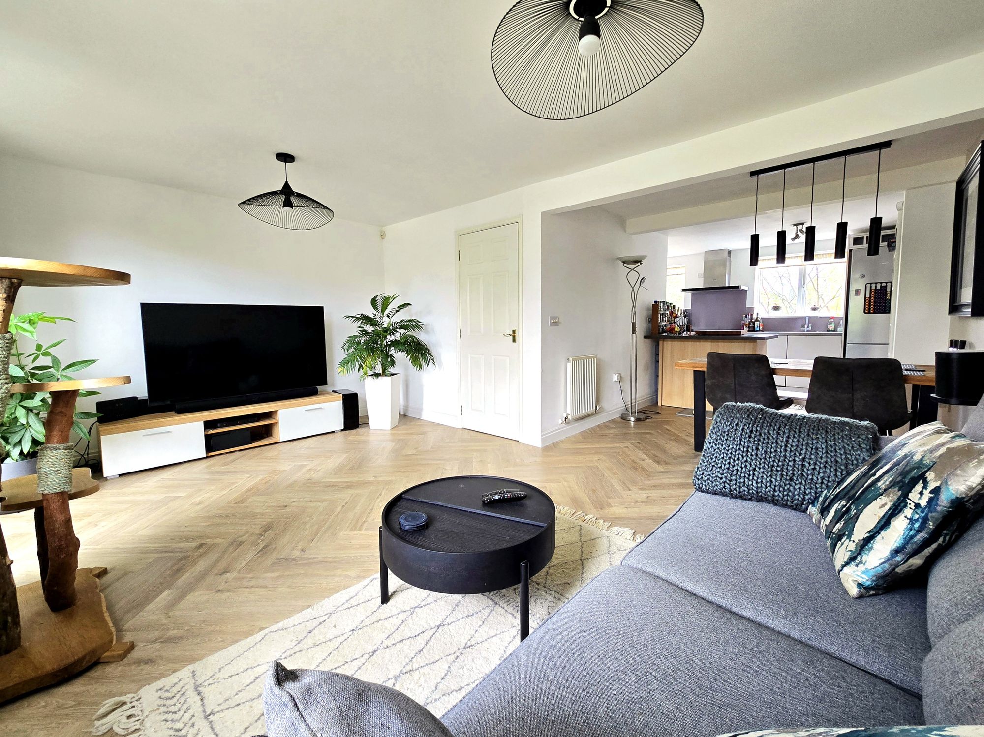 4 bed semi-detached town house for sale in Treefields, Buckingham, MK18  - Property Image 2