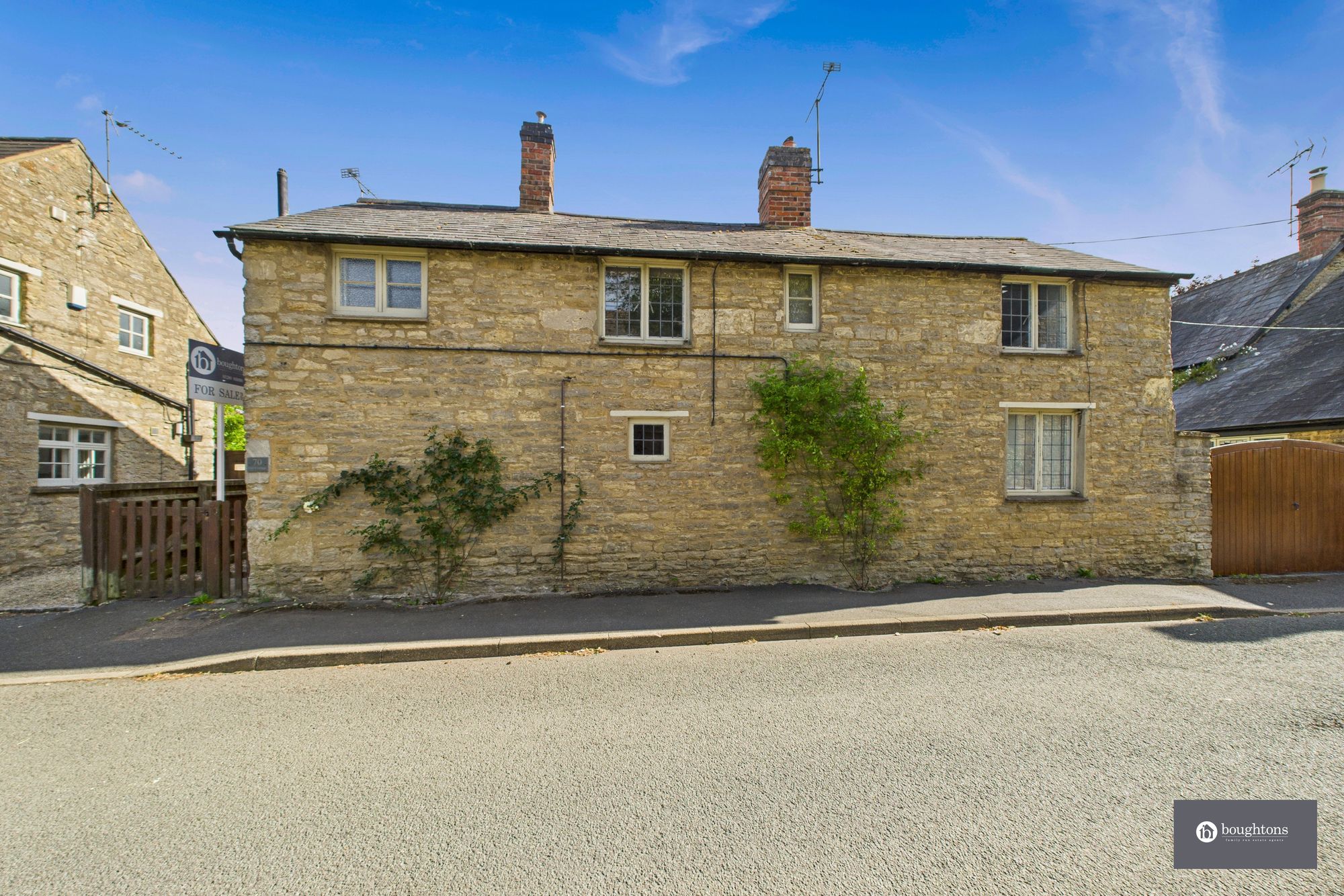 4 bed detached house for sale in Wappenham Road, Helmdon, NN13 - Property Image 1