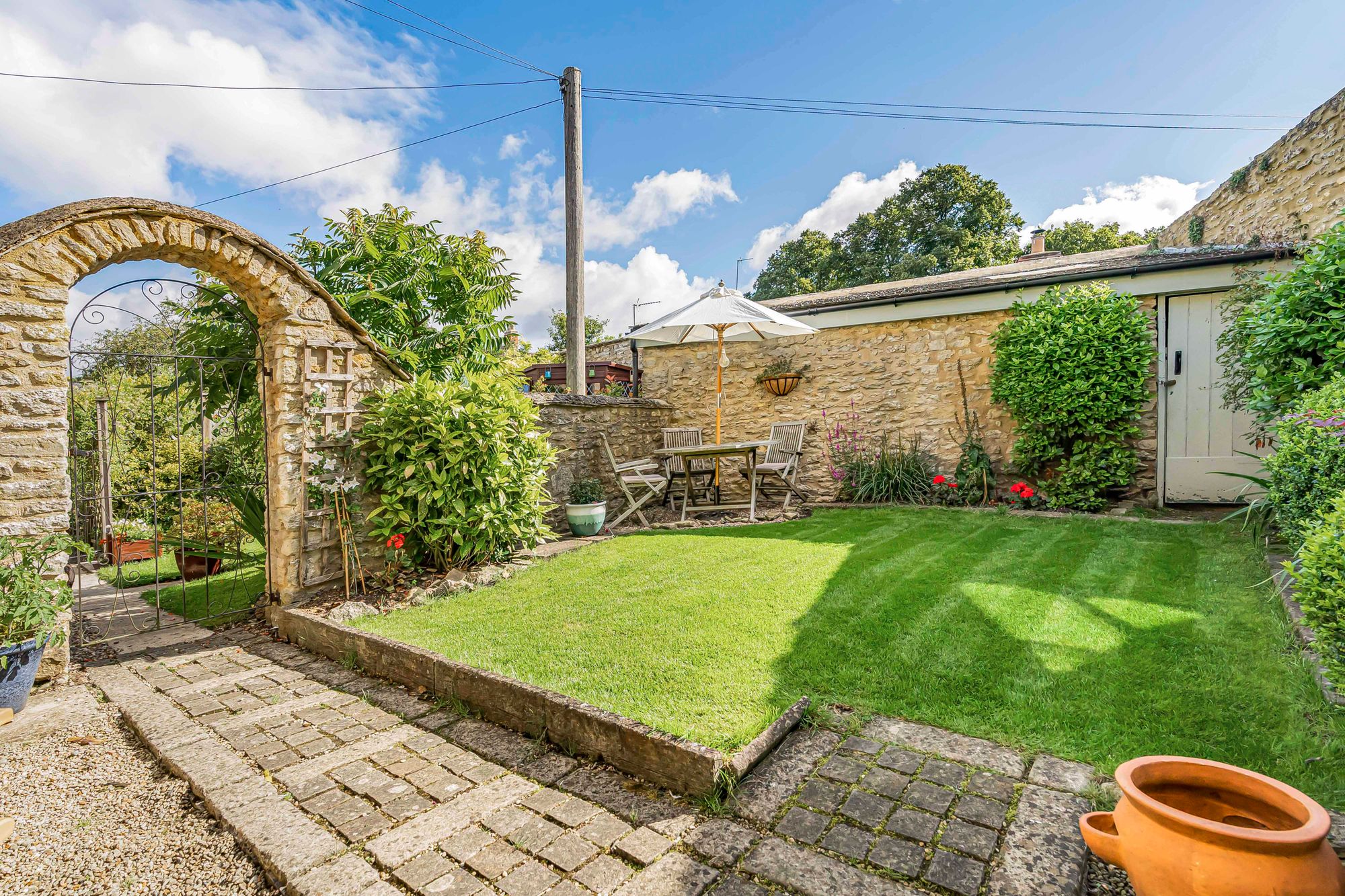 3 bed terraced house for sale in Chapel Row, Souldern, OX27  - Property Image 4