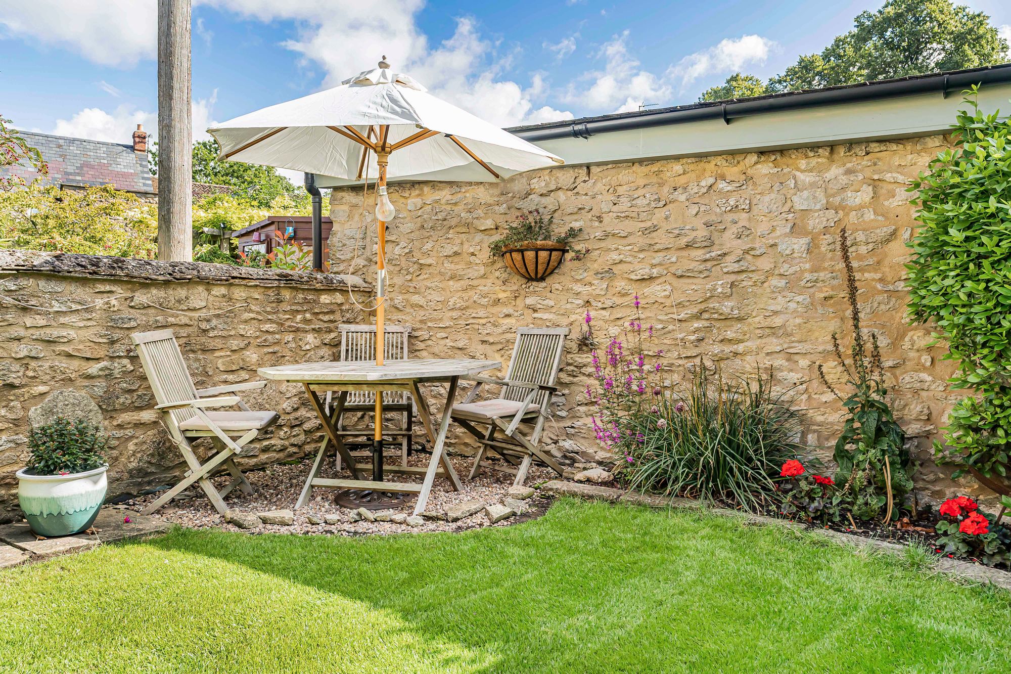 3 bed terraced house for sale in Chapel Row, Souldern, OX27  - Property Image 36