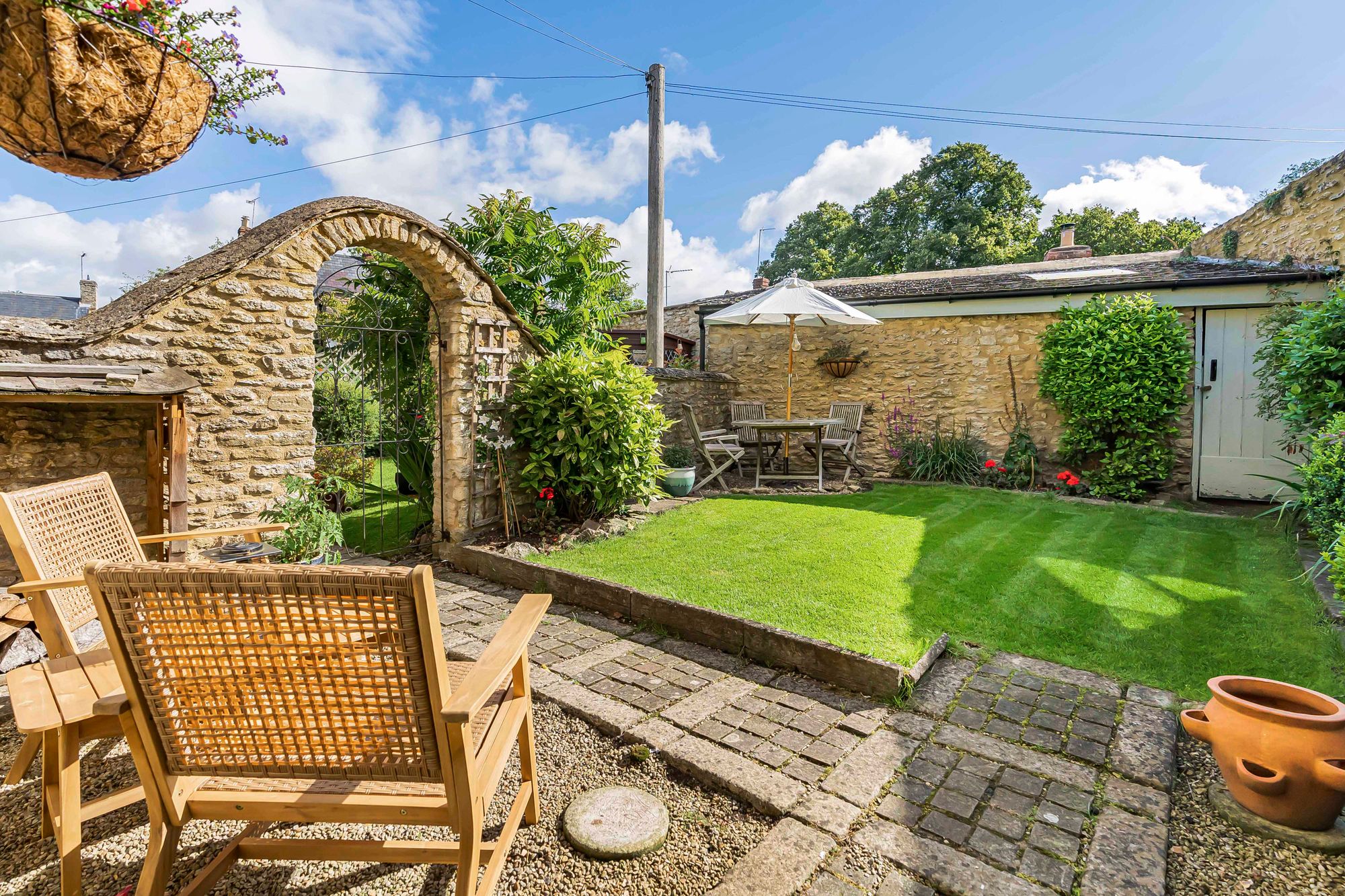 3 bed terraced house for sale in Chapel Row, Souldern, OX27  - Property Image 34