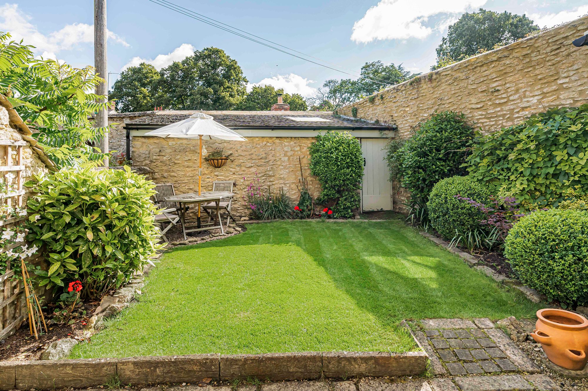 3 bed terraced house for sale in Chapel Row, Souldern, OX27  - Property Image 35