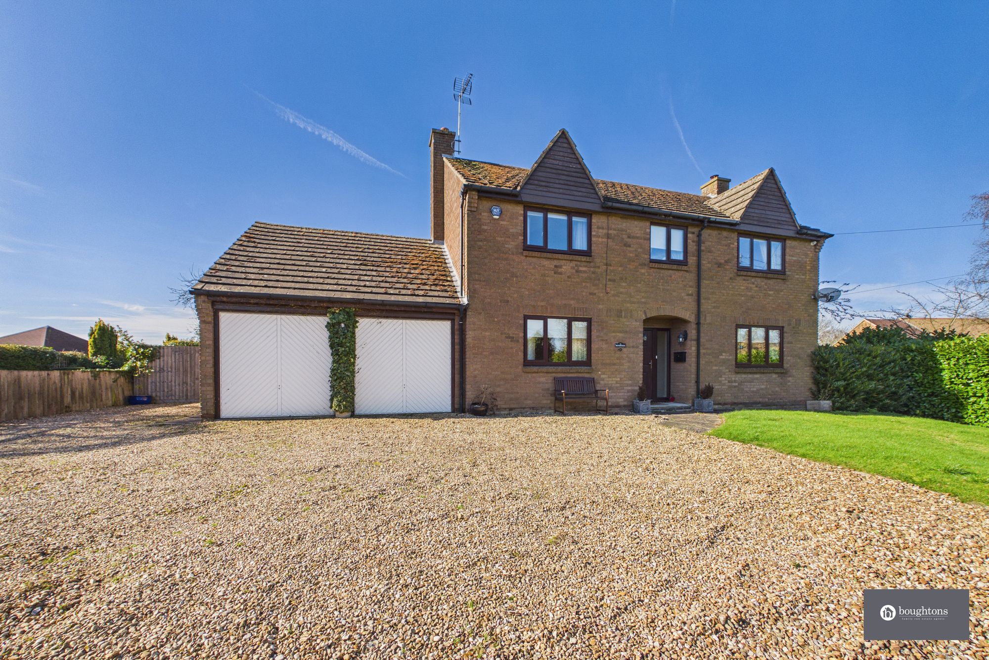 4 bed detached house for sale in High Street, Silverstone, NN12 - Property Image 1
