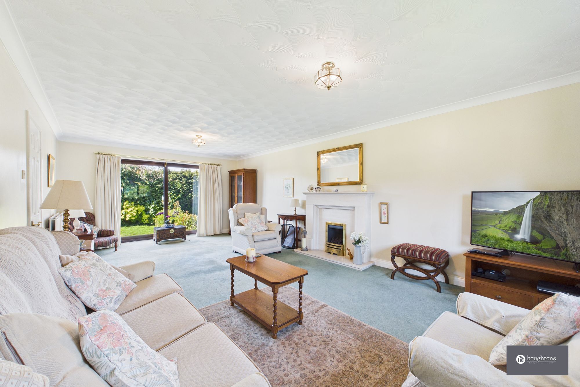 4 bed detached house for sale in High Street, Silverstone, NN12  - Property Image 2