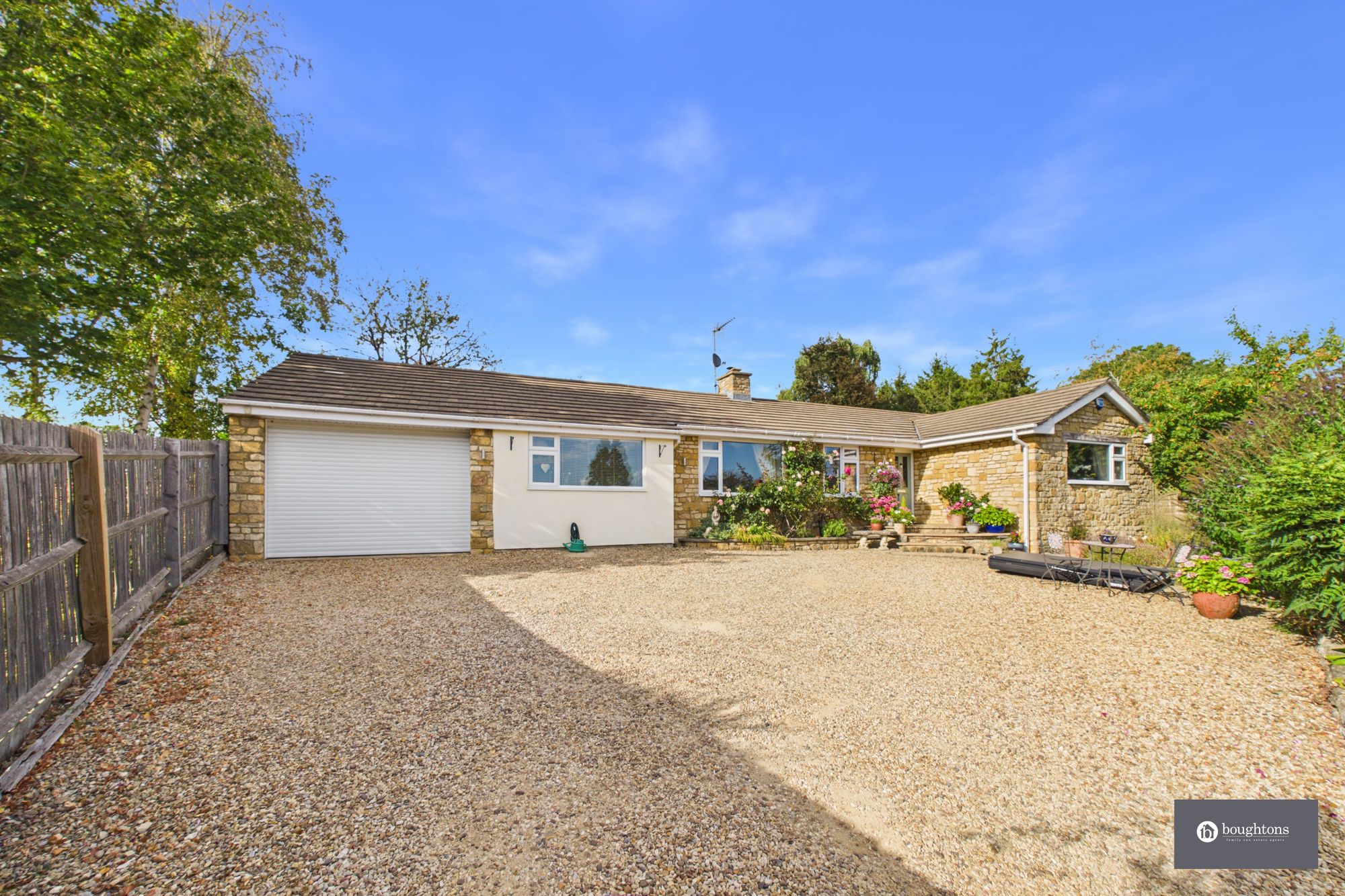 3 bed detached bungalow for sale in Wappenham Road, Helmdon, NN13