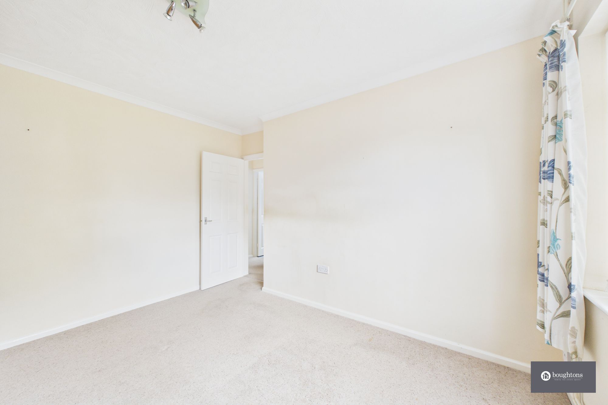 2 bed semi-detached bungalow for sale in Woodlands Crescent, Buckingham, MK18  - Property Image 13