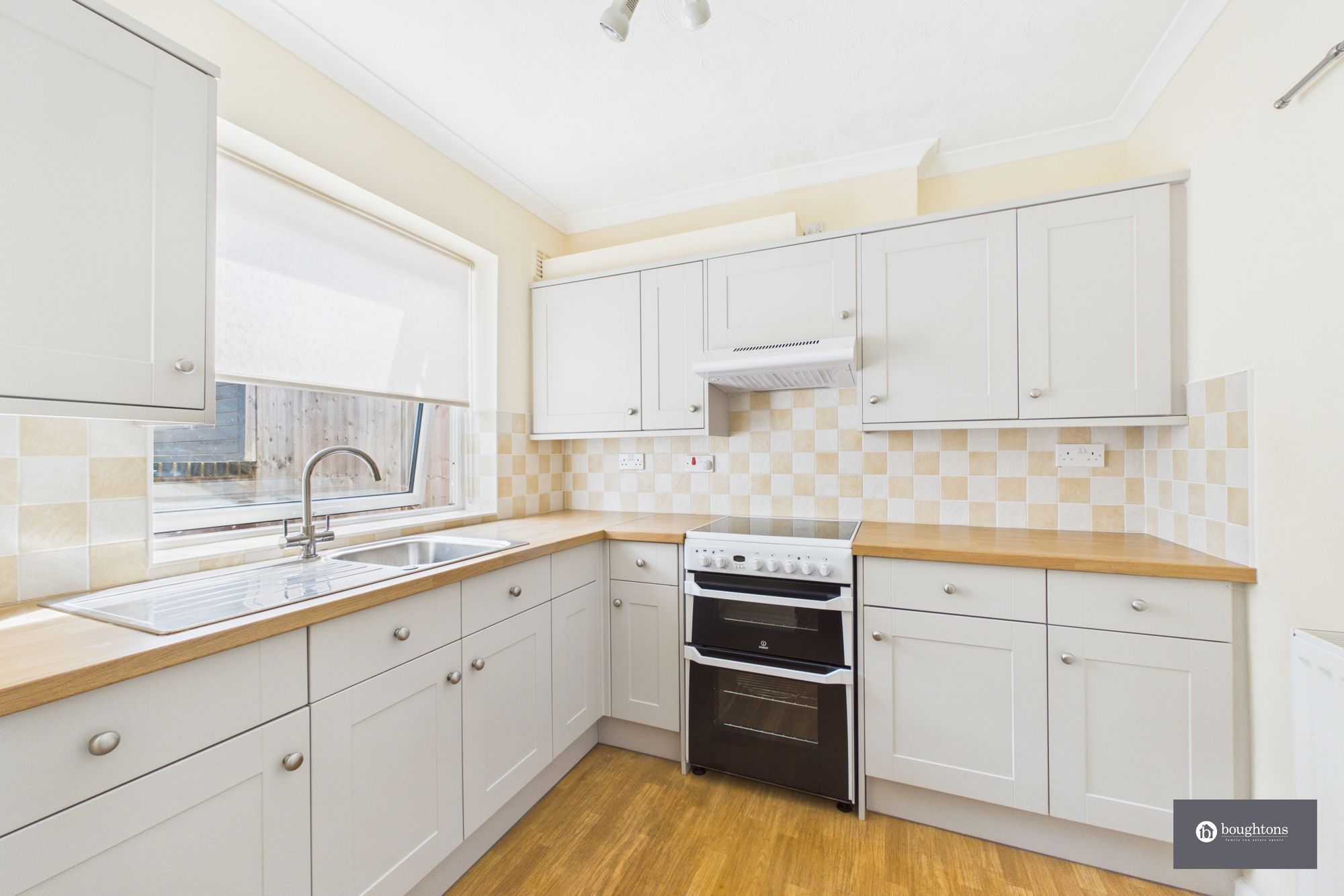 2 bed semi-detached bungalow for sale in Woodlands Crescent, Buckingham, MK18  - Property Image 2