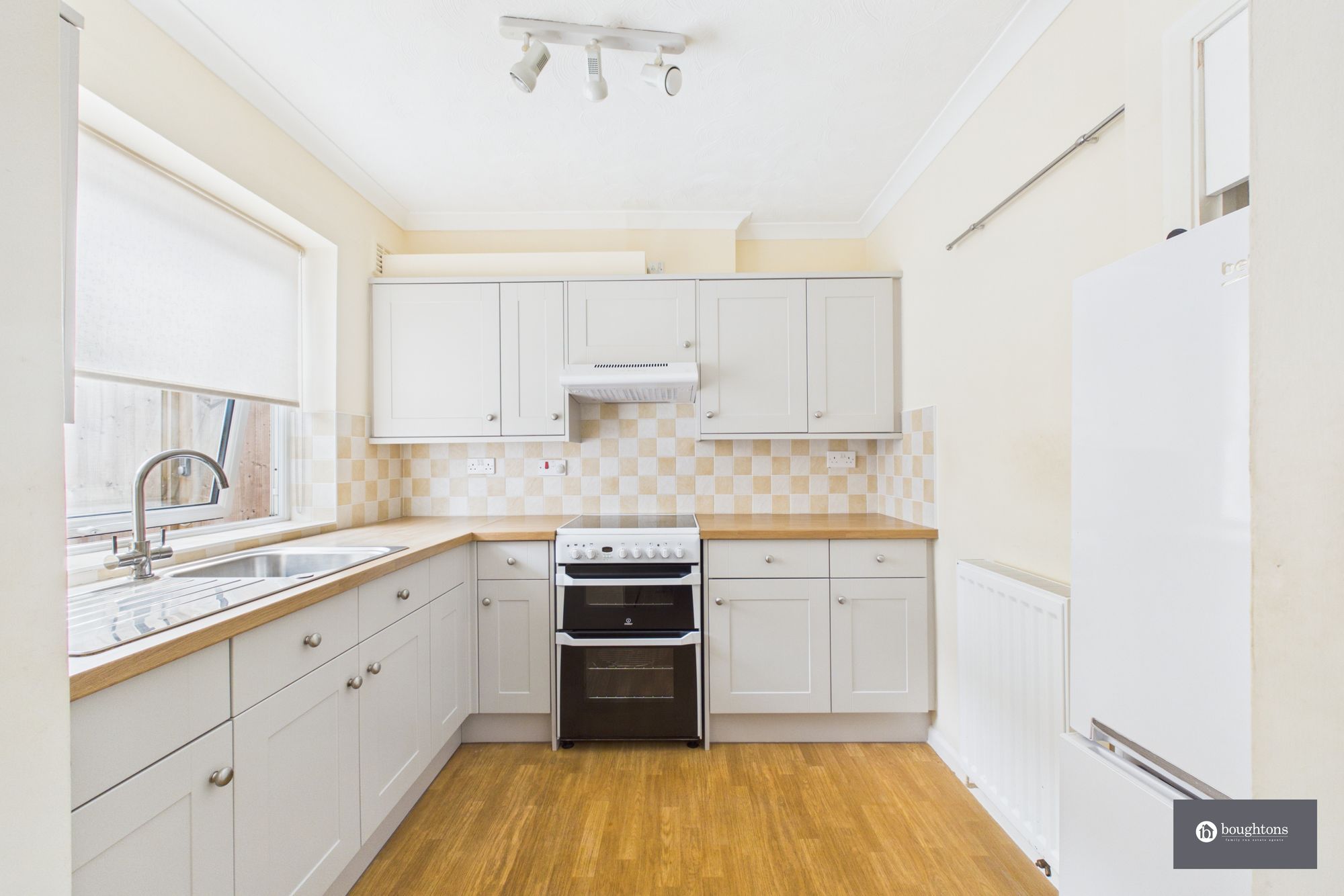 2 bed semi-detached bungalow for sale in Woodlands Crescent, Buckingham, MK18  - Property Image 6