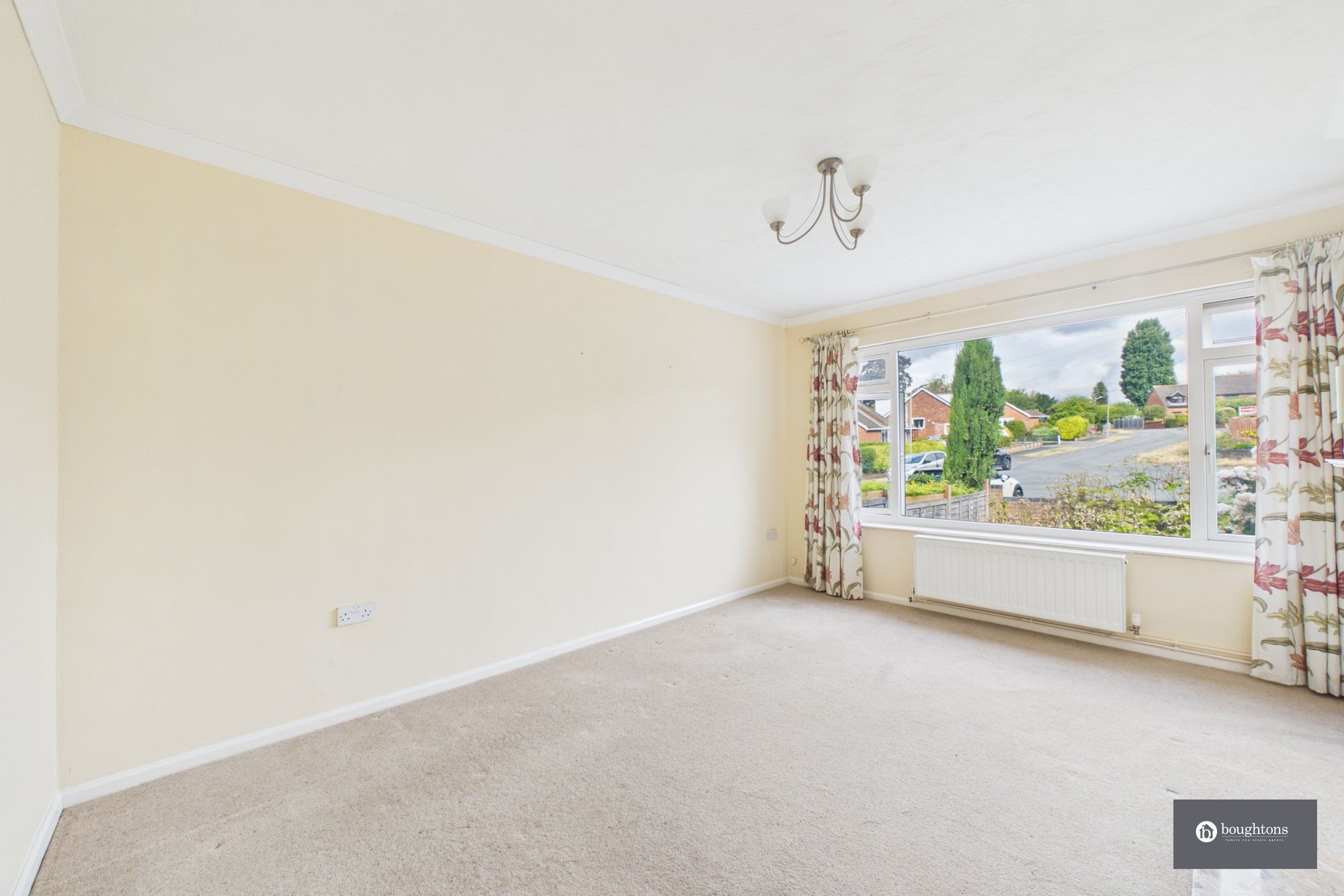2 bed semi-detached bungalow for sale in Woodlands Crescent, Buckingham, MK18  - Property Image 9