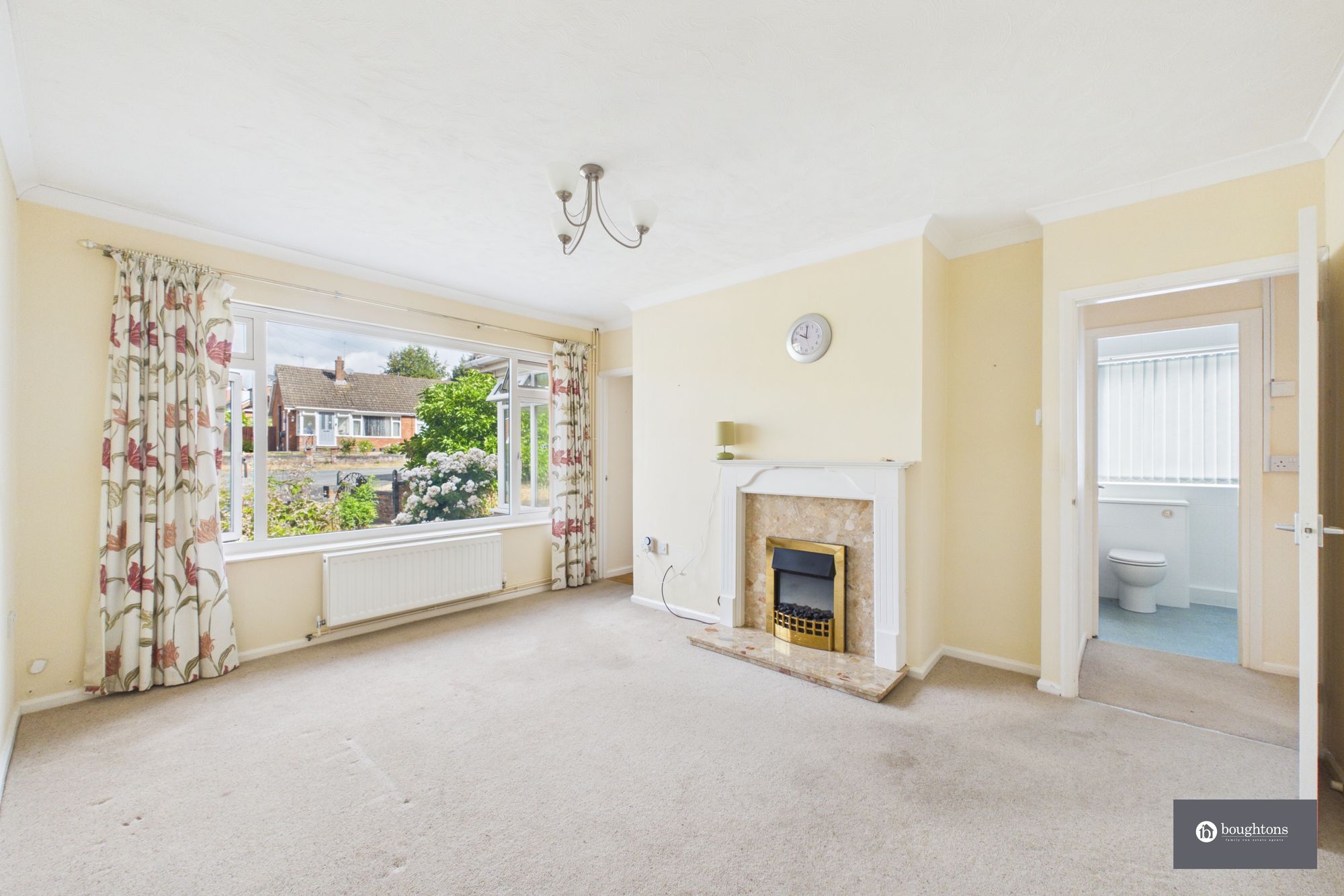 2 bed semi-detached bungalow for sale in Woodlands Crescent, Buckingham, MK18  - Property Image 3