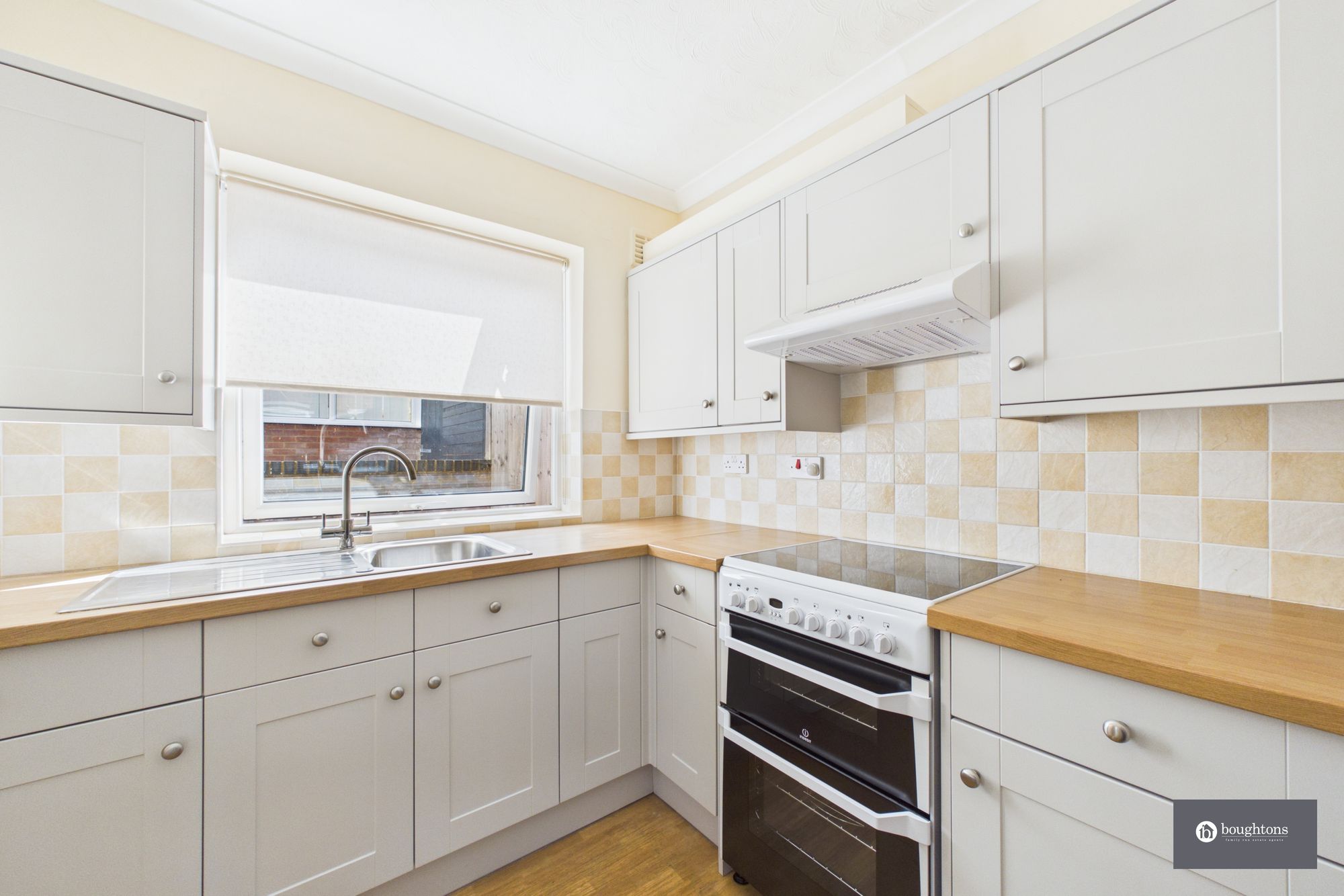 2 bed semi-detached bungalow for sale in Woodlands Crescent, Buckingham, MK18  - Property Image 7