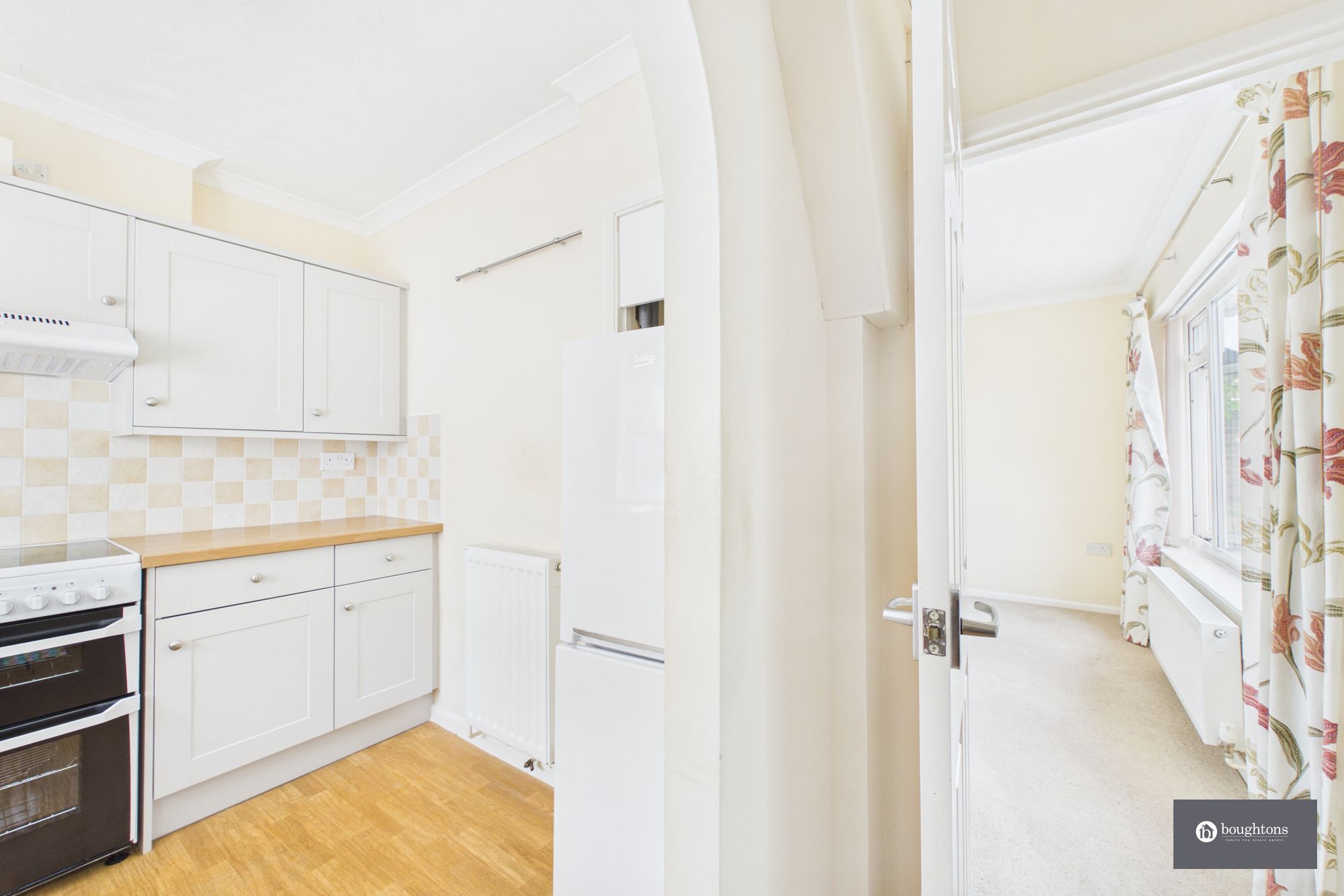 2 bed semi-detached bungalow for sale in Woodlands Crescent, Buckingham, MK18  - Property Image 8