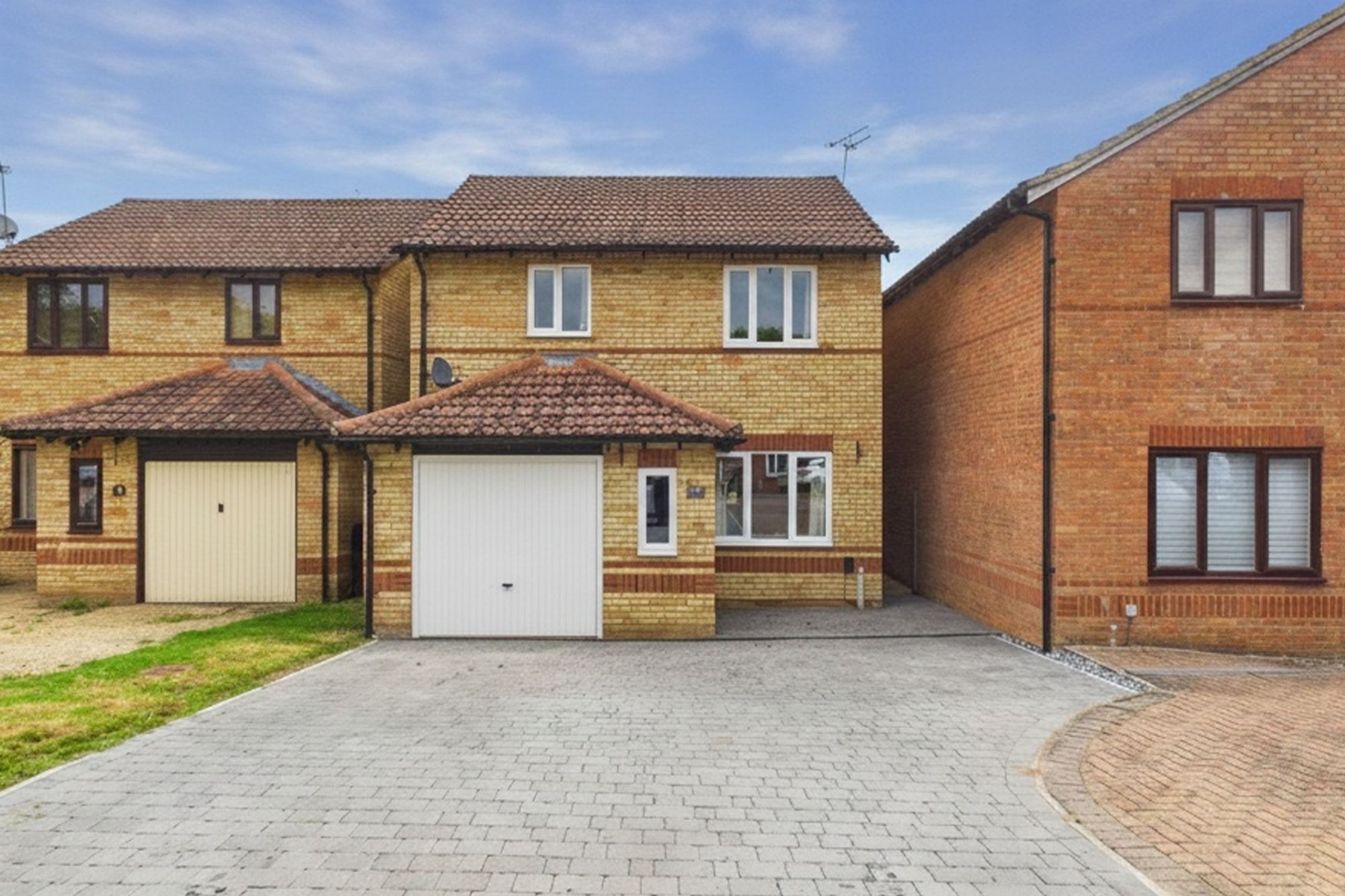 3 bed detached house for sale in Hayman Road, Brackley, NN13 - Property Image 1