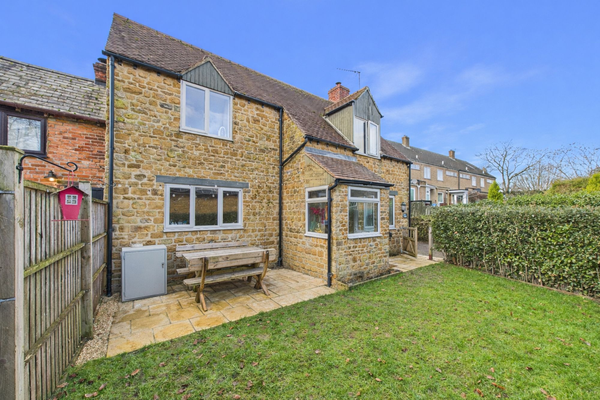 3 bed terraced house for sale in Manor Road, Great Bourton, OX17 - Property Image 1