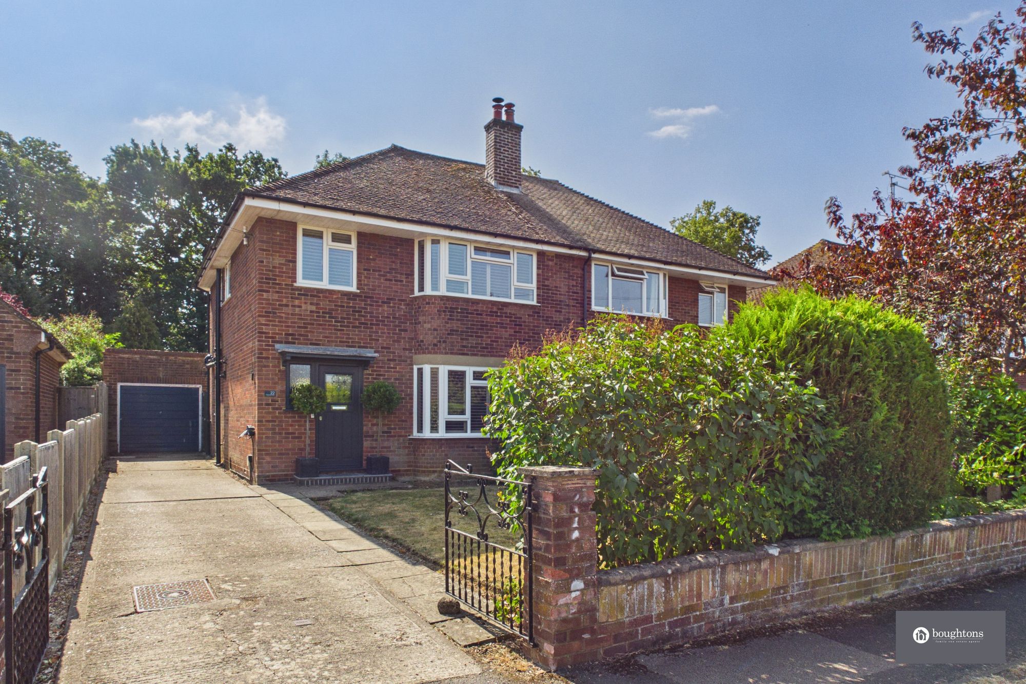 3 bed semi-detached house for sale in Highlands Road, Buckingham, MK18