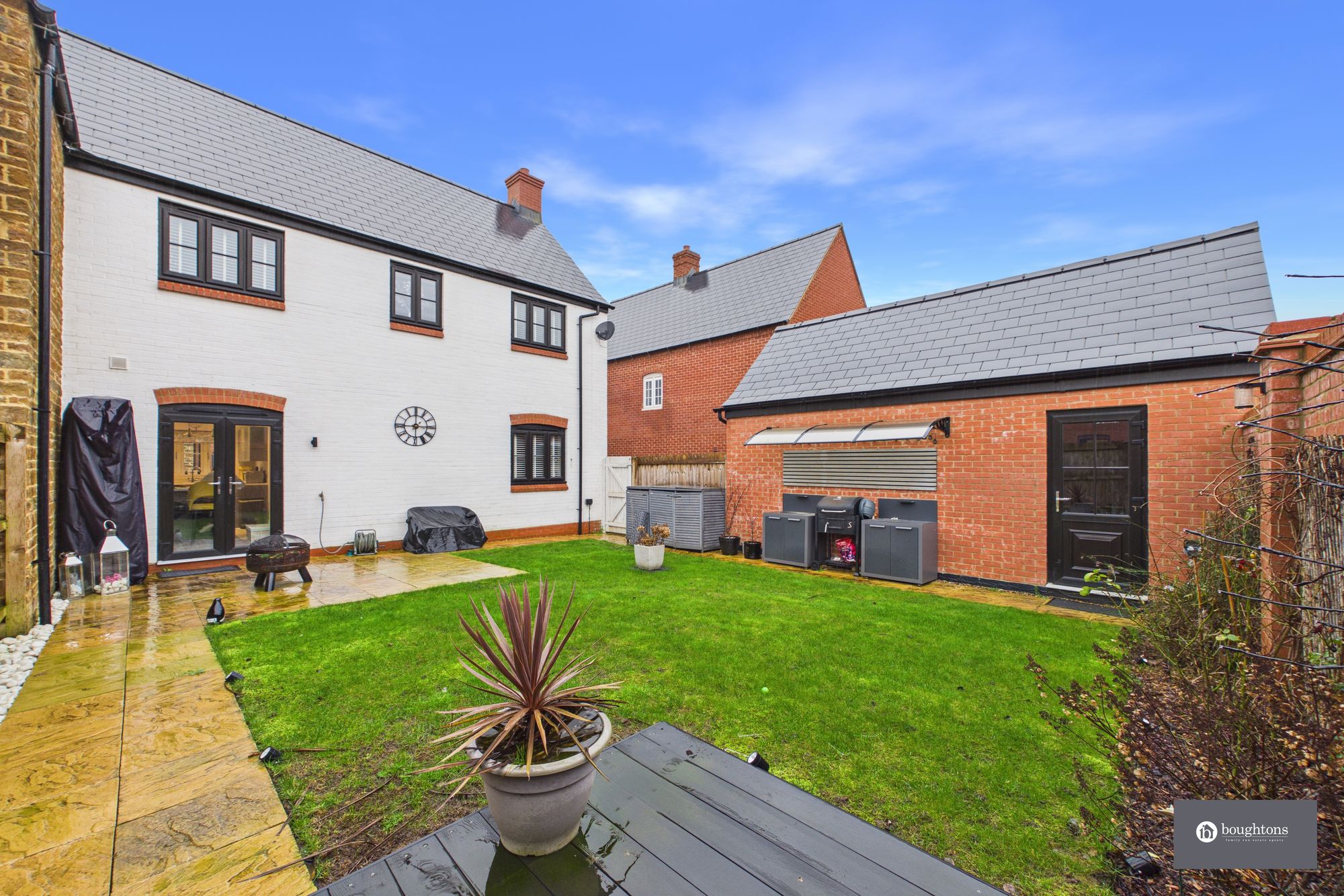 3 bed semi-detached house for sale in Field View, Brackley, NN13  - Property Image 2