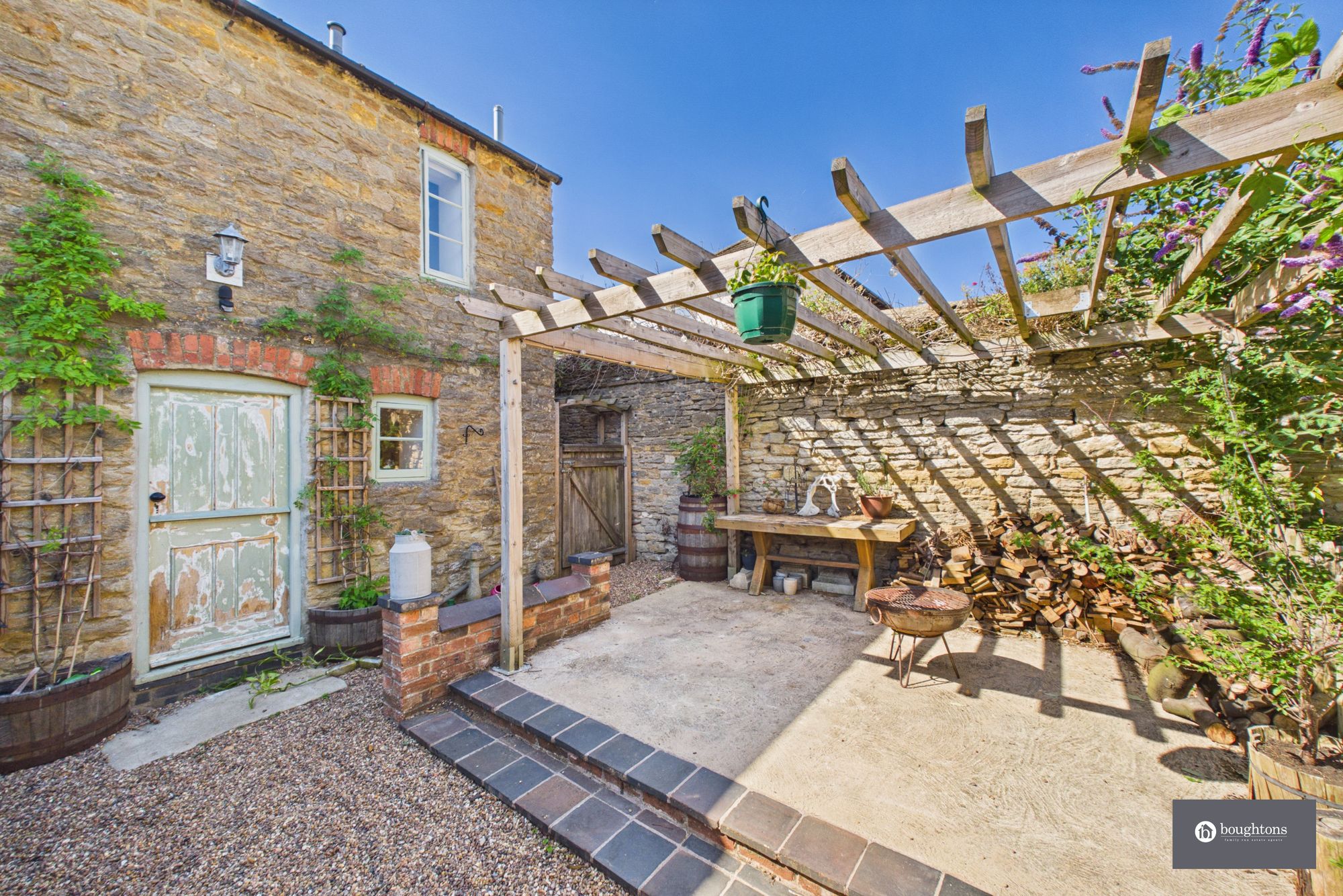 2 bed end of terrace house for sale in Manor Road, Brackley, NN13  - Property Image 2