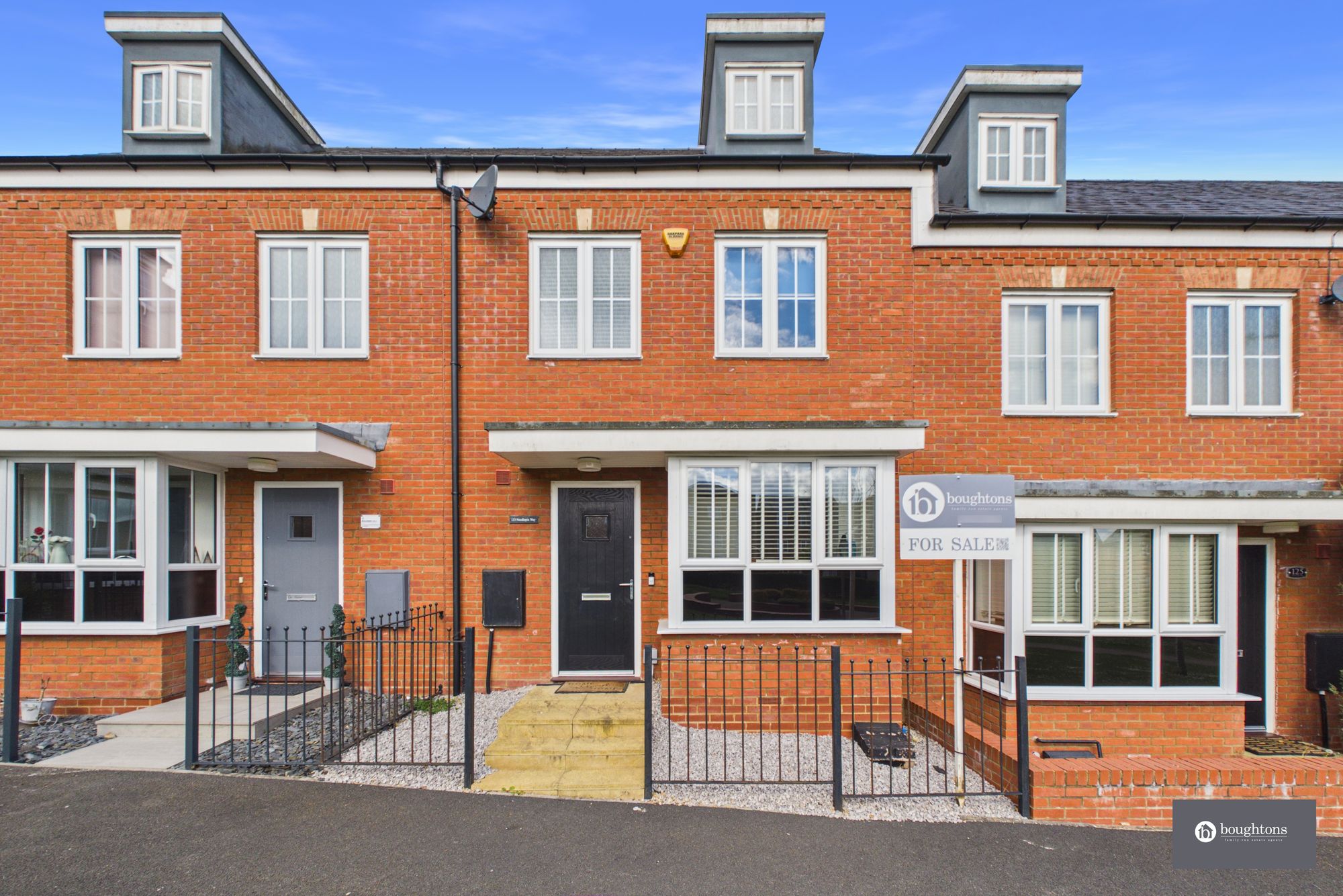 4 bed terraced town house for sale in Needlepin Way, Buckingham, MK18